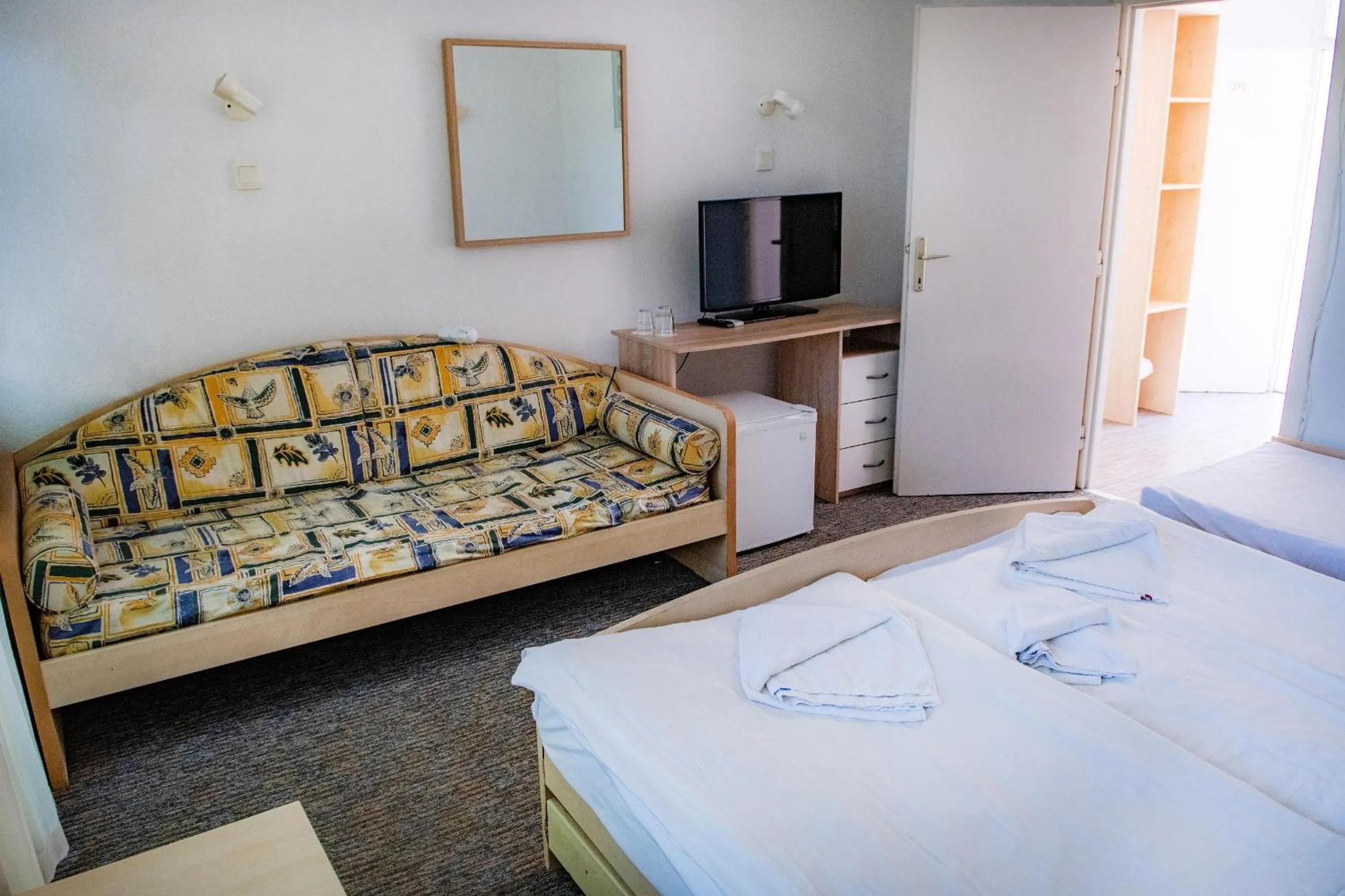 Photo of the whole room in CE Napfény Hotel