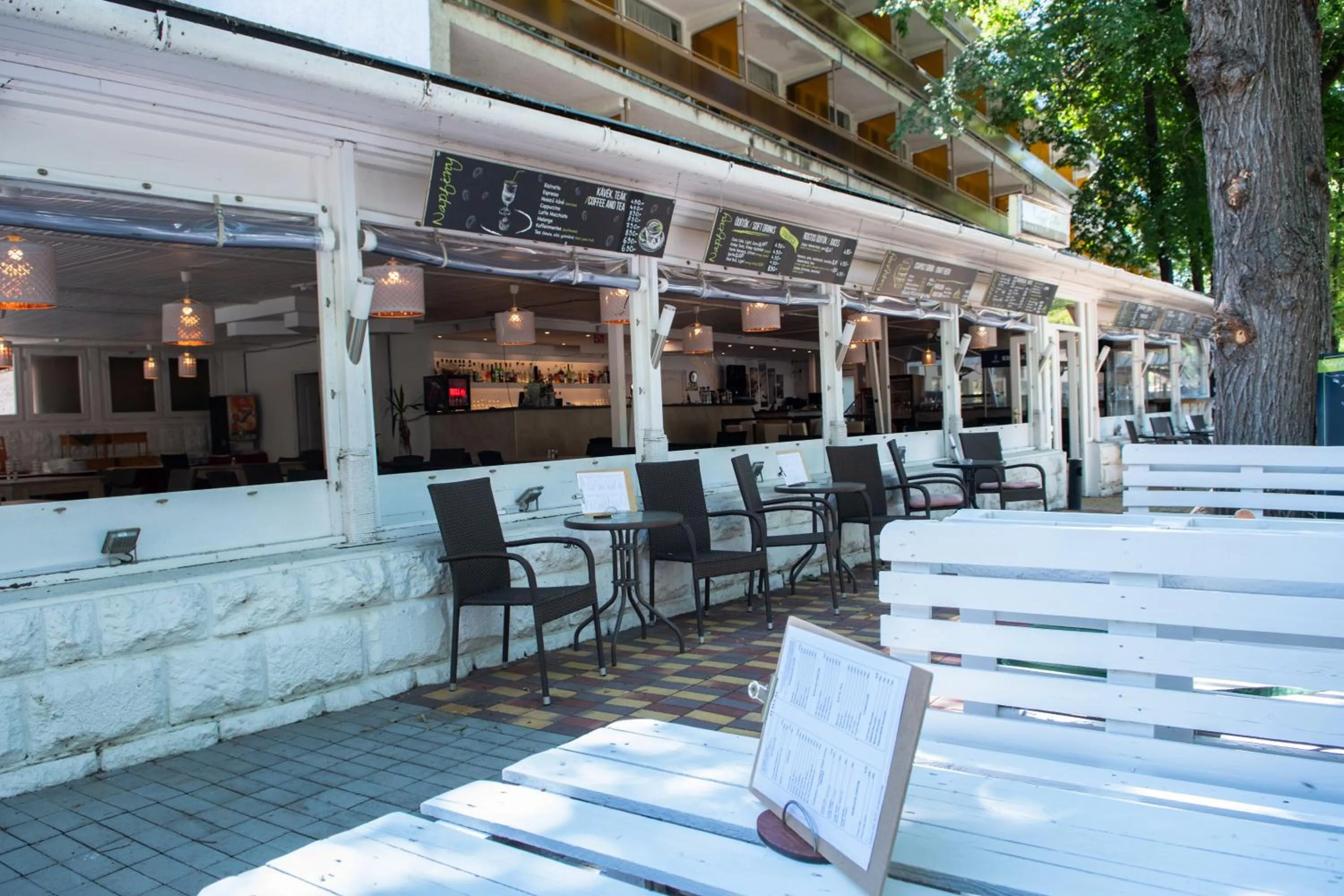 Lounge or bar in CE Napfény Hotel