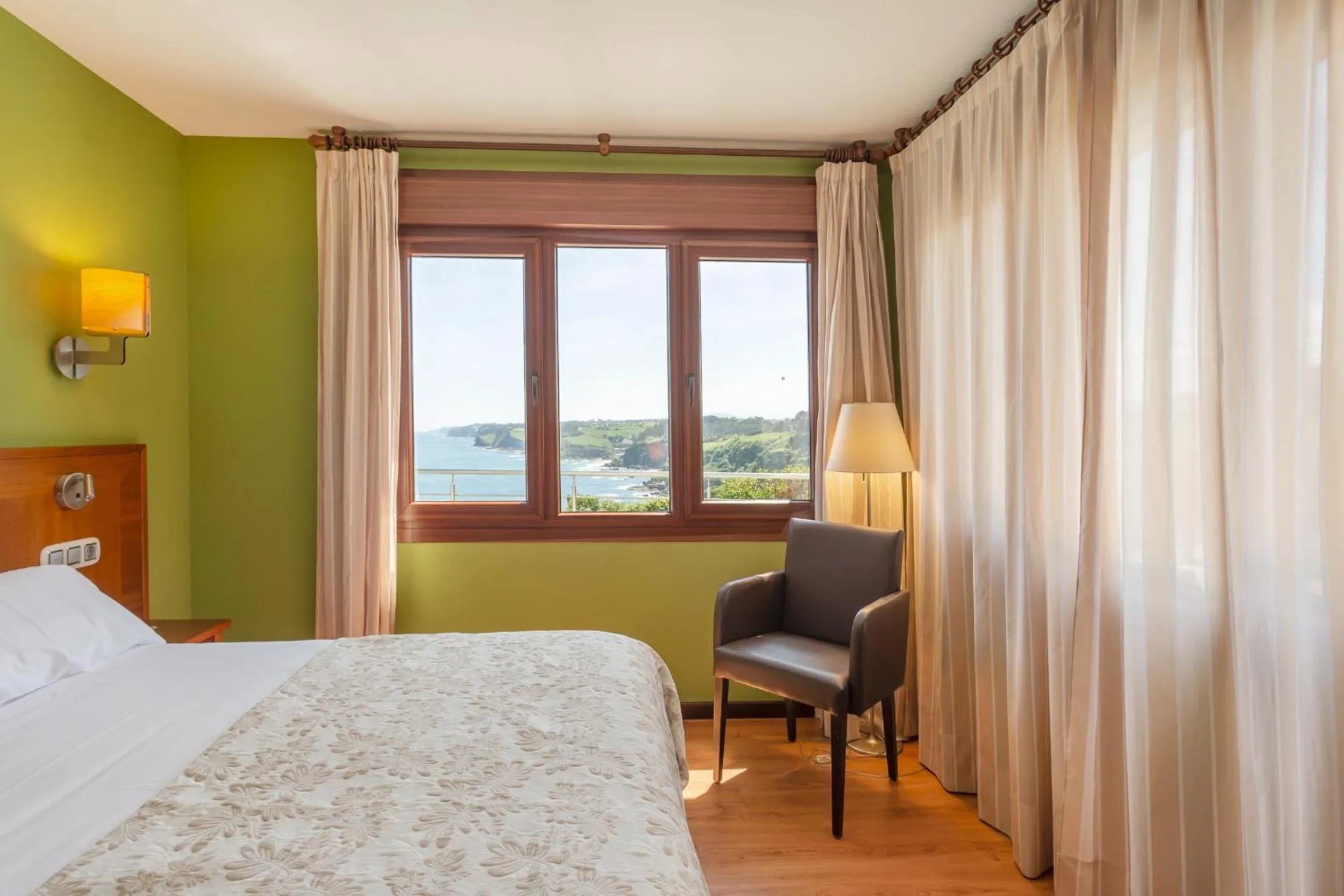 Photo of the whole room, Bed in La Colina