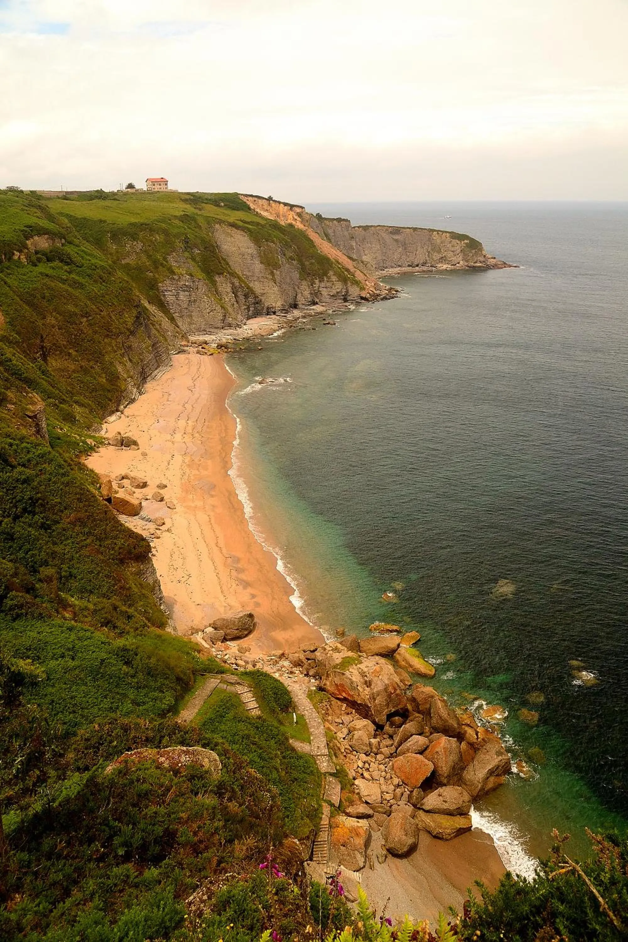 Nearby landmark in La Colina