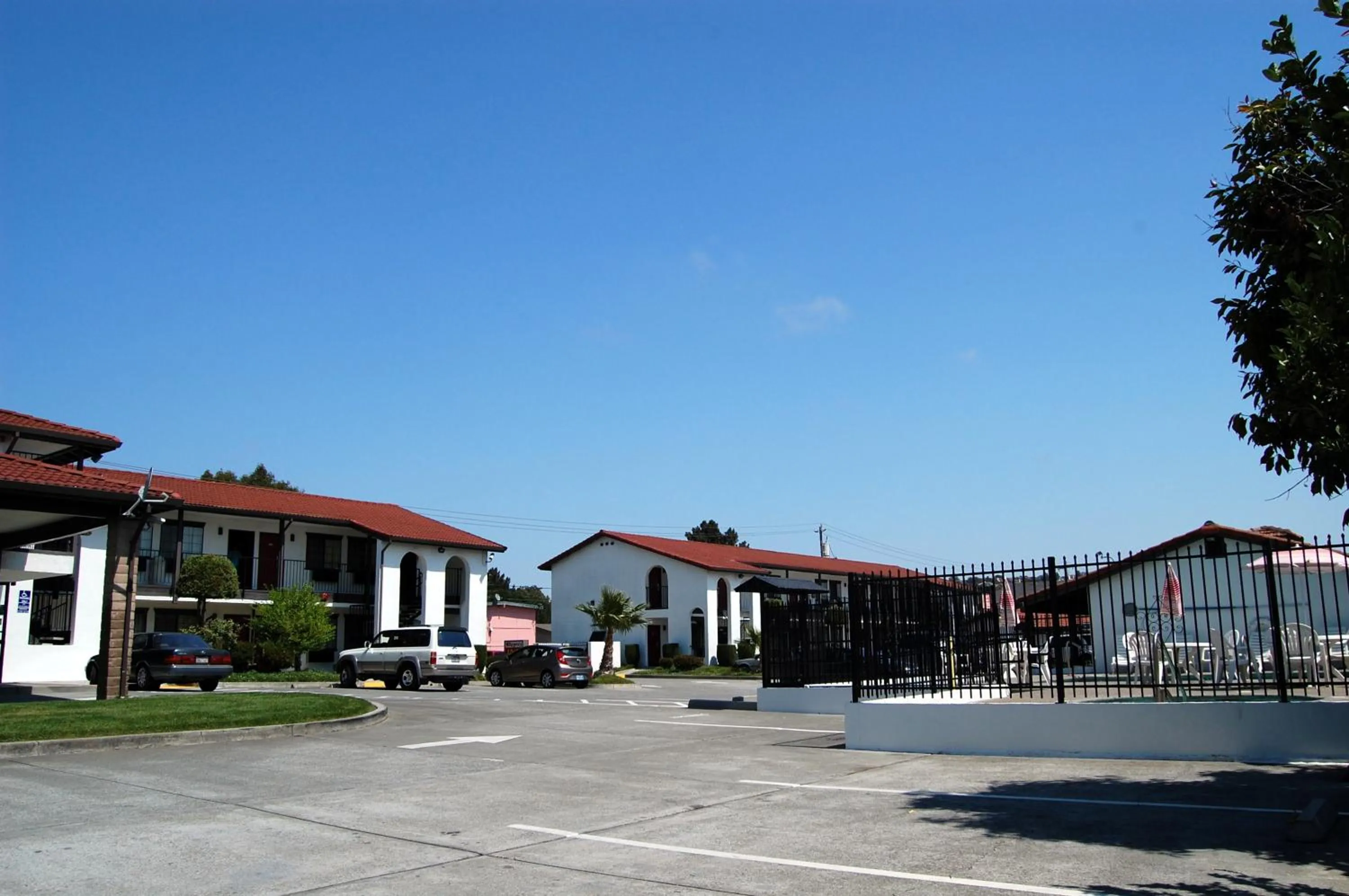 Facade/entrance in Regency Inn