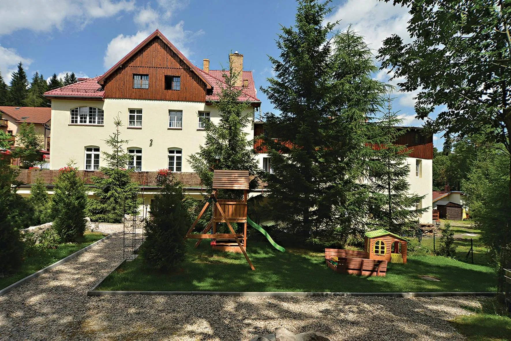 Property building in Leśny Dwór Karpacz Piekarnia Mio Padre Restauracja Mamma Mia