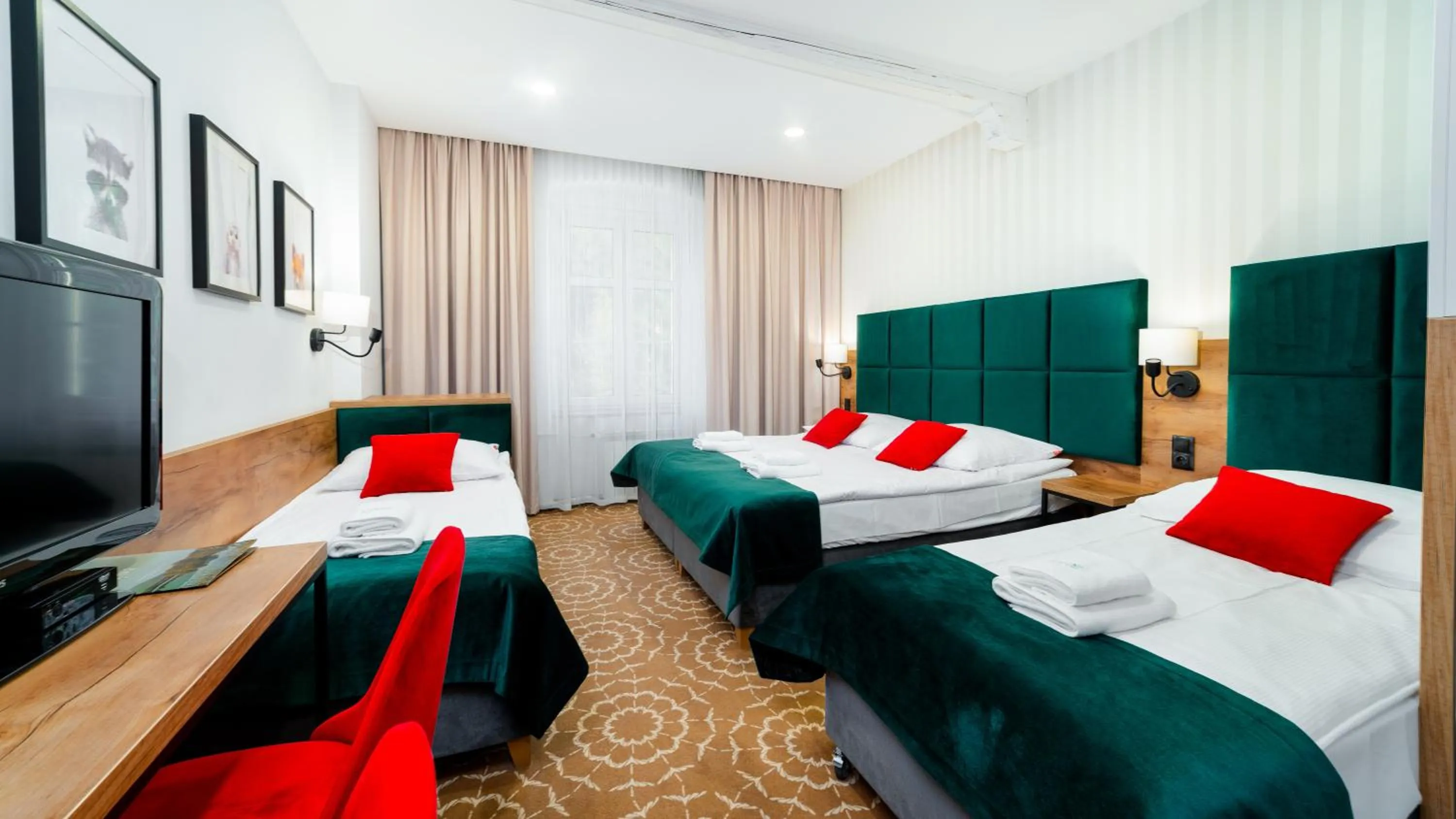 Communal lounge/ TV room, Bed in Leśny Dwór Karpacz Piekarnia Mio Padre Restauracja Mamma Mia