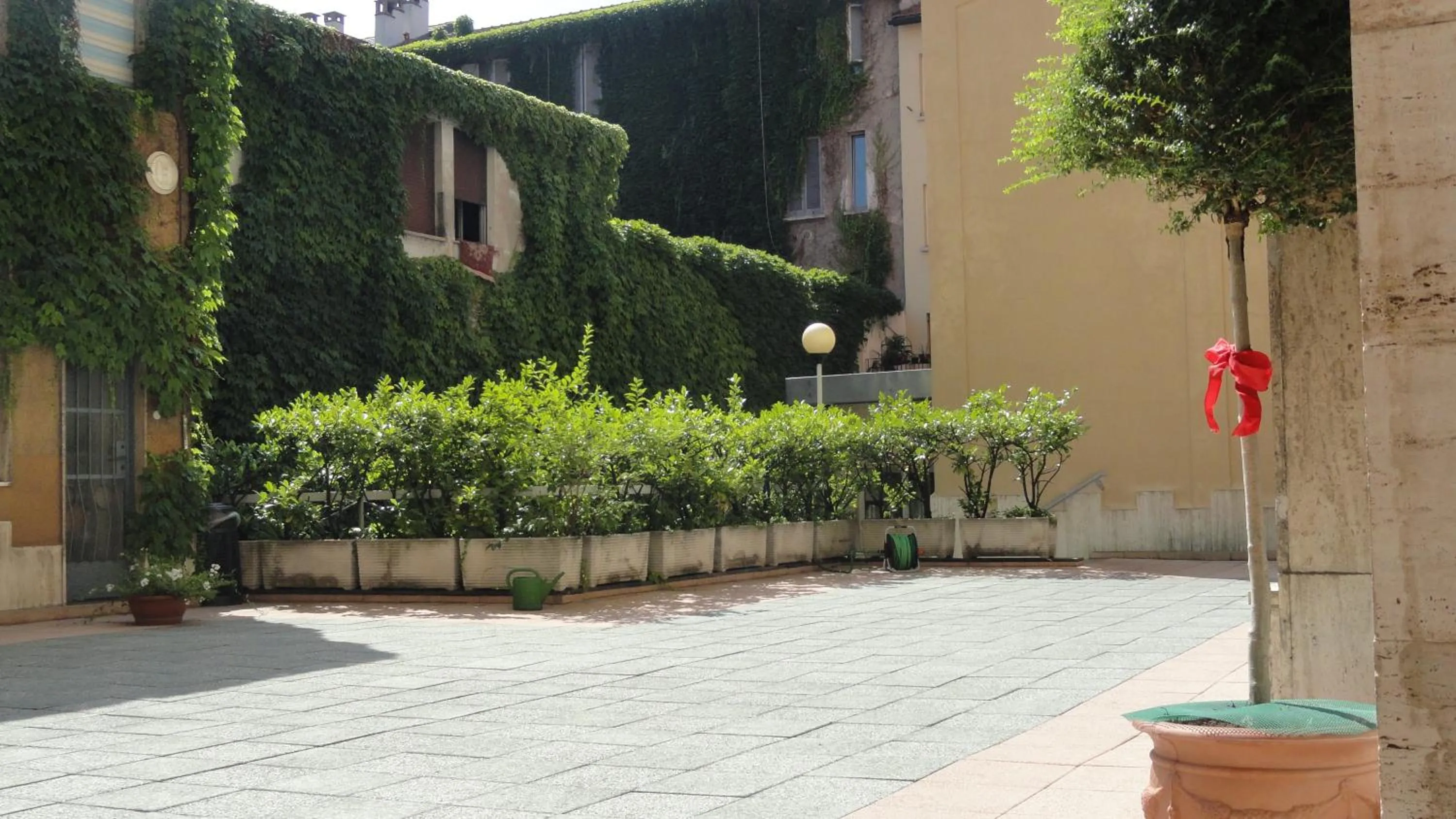 Inner courtyard view in Residence Giusti 6