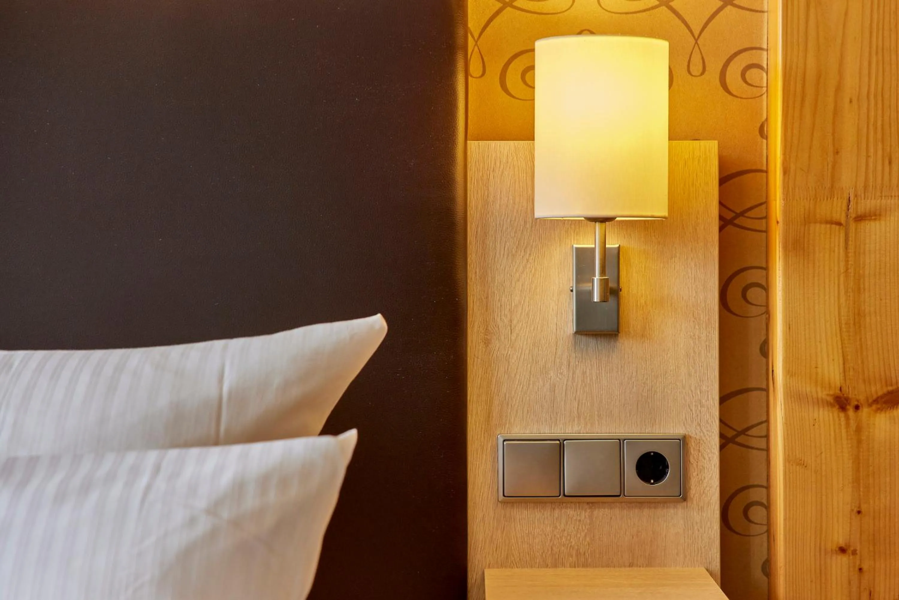 Photo of the whole room, Bed in Mayer's Weinhotel