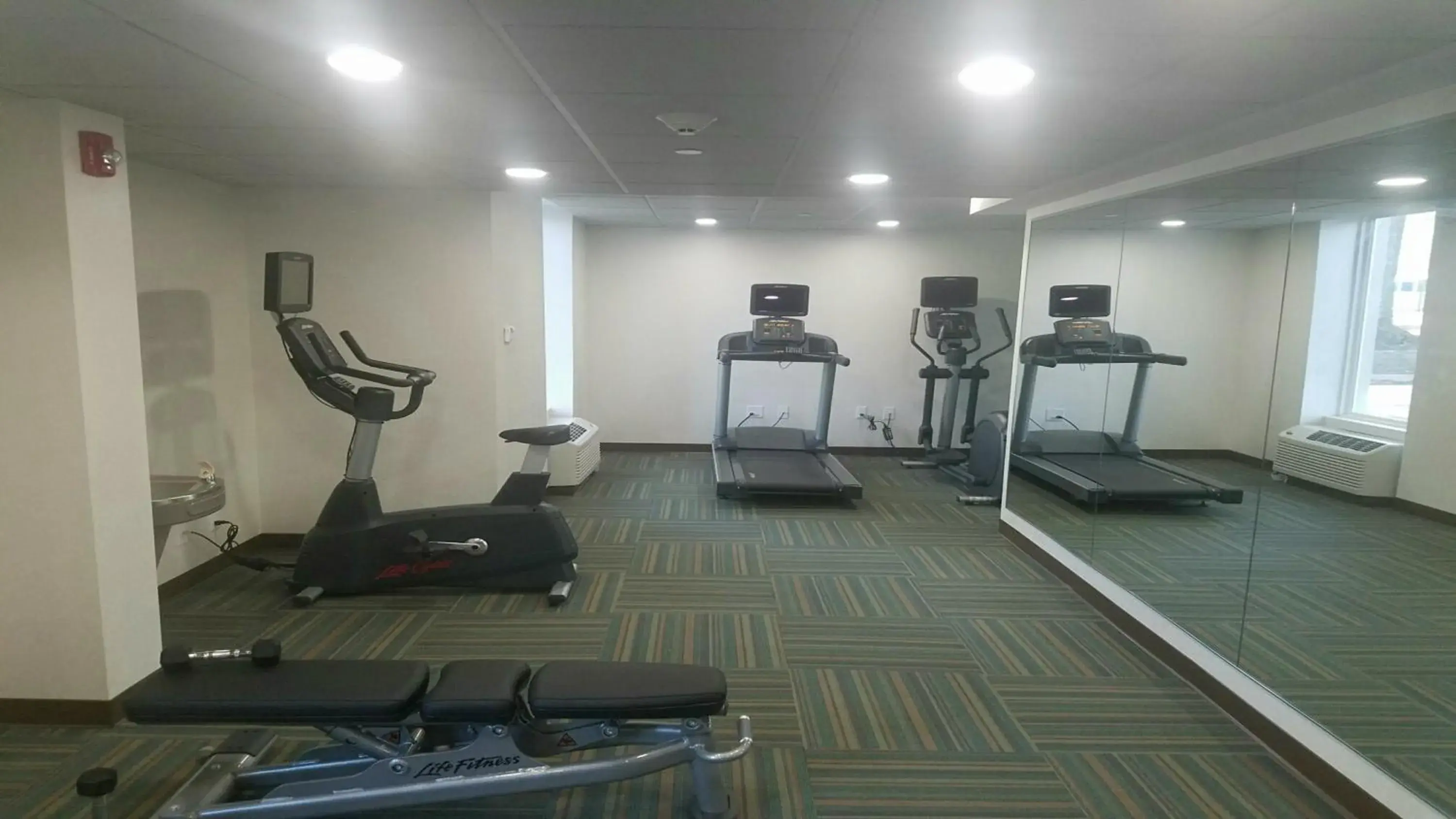 Fitness centre/facilities in Holiday Inn Express - Williamsburg Busch Gardens Area by IHG Fitness centre/facilities in Holiday Inn Express - Williamsburg Busch Gardens Area by IHG