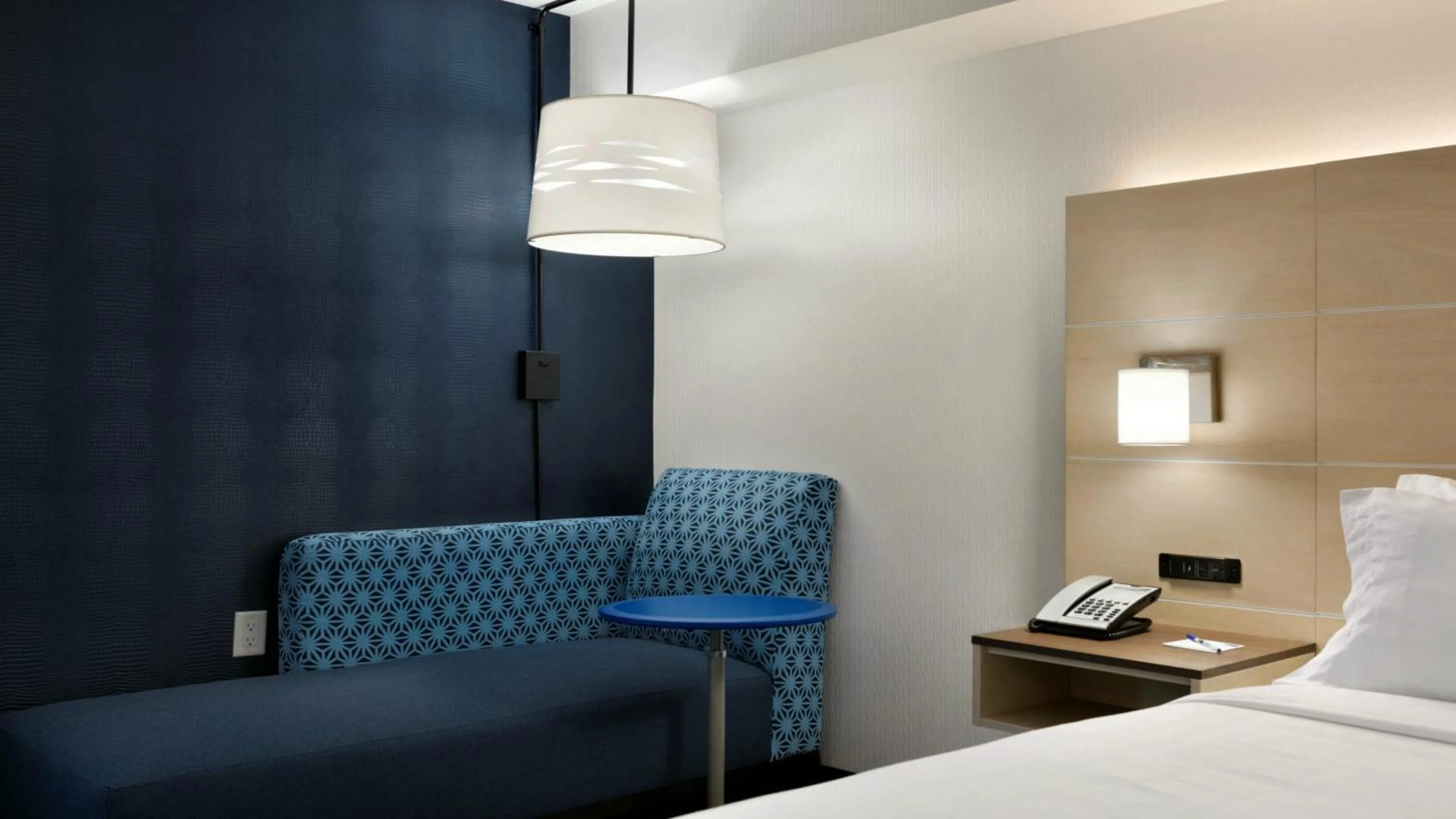 Photo of the whole room, Bed in Holiday Inn Express - Williamsburg Busch Gardens Area by IHG