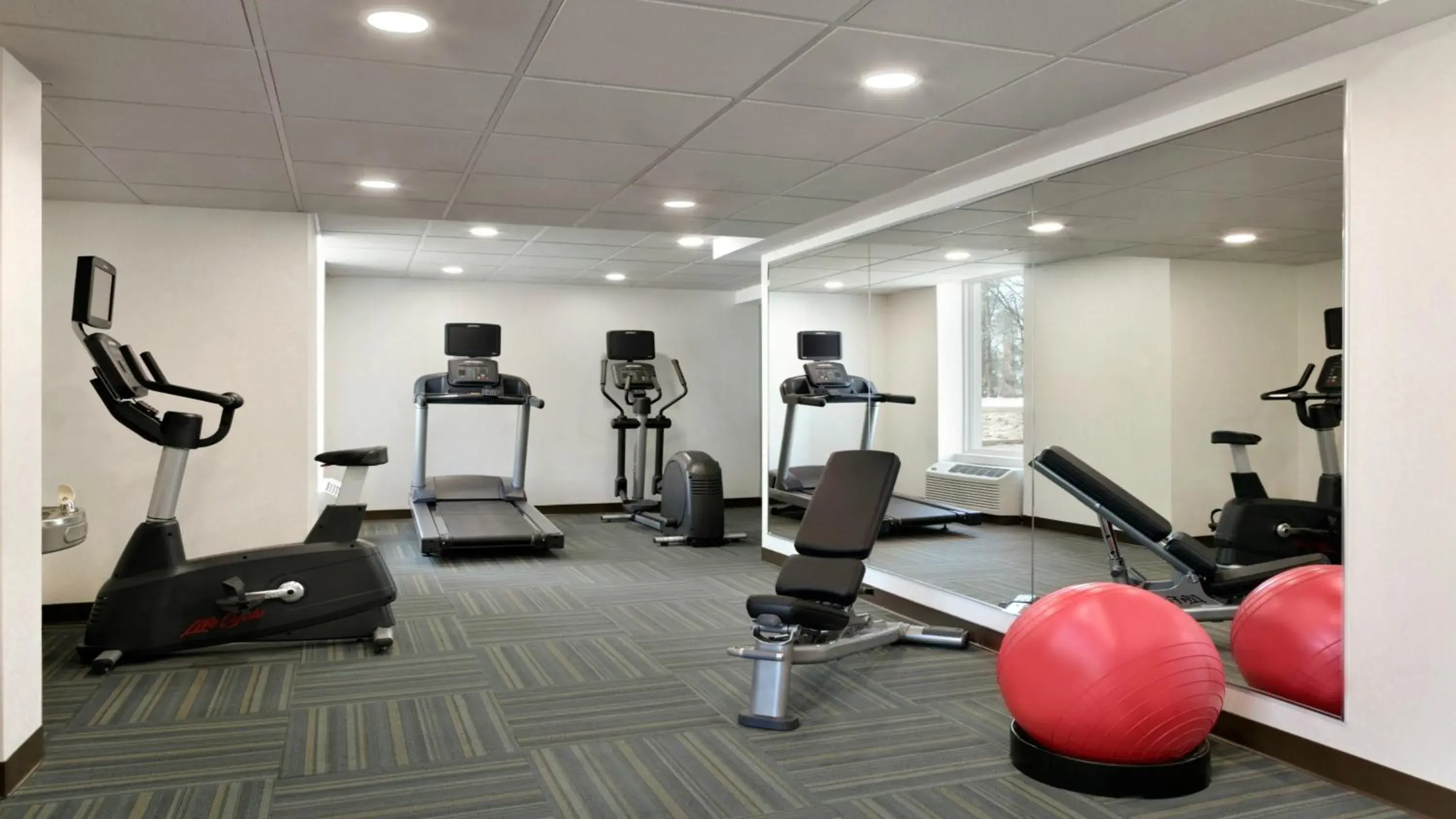 Fitness centre/facilities in Holiday Inn Express - Williamsburg Busch Gardens Area by IHG Fitness centre/facilities in Holiday Inn Express - Williamsburg Busch Gardens Area by IHG