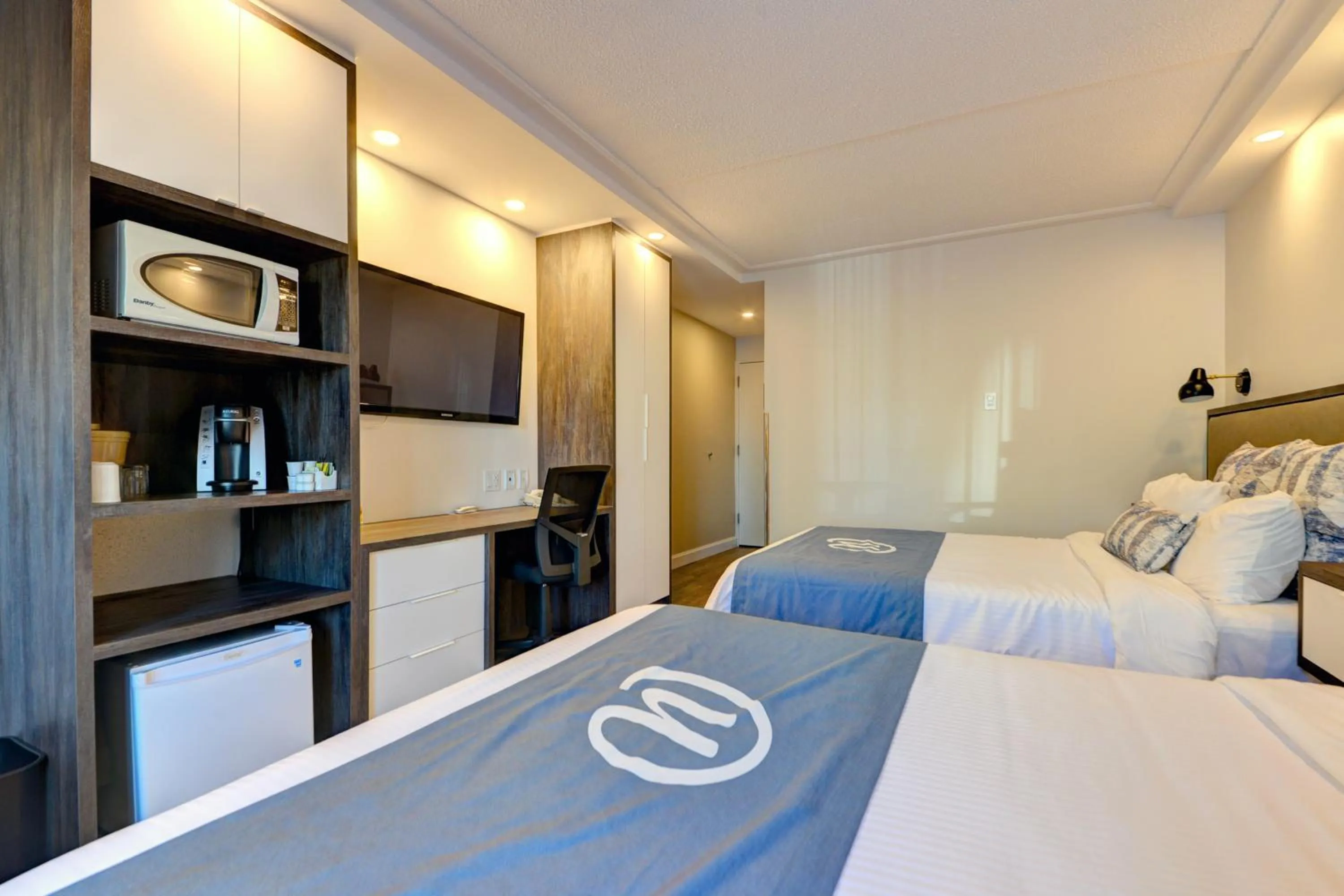 TV and multimedia, Bed in Hôtel Universel, Centre de congrès Rivière-du-Loup