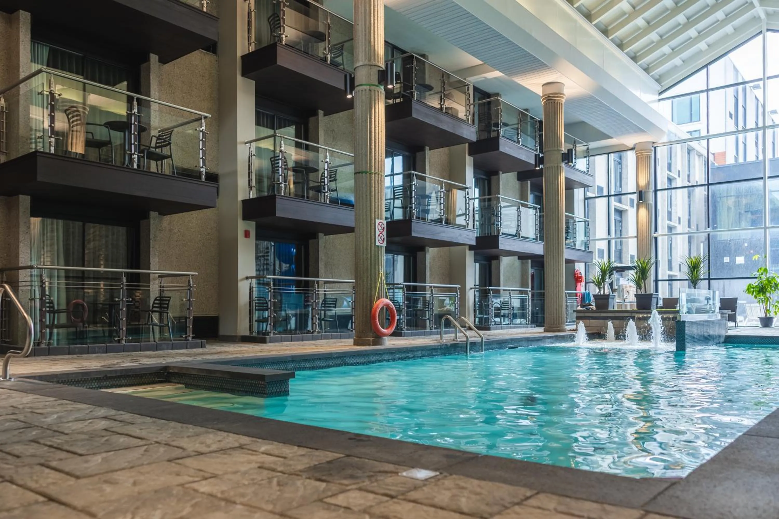 Swimming pool in Hôtel Universel, Centre de congrès Rivière-du-Loup