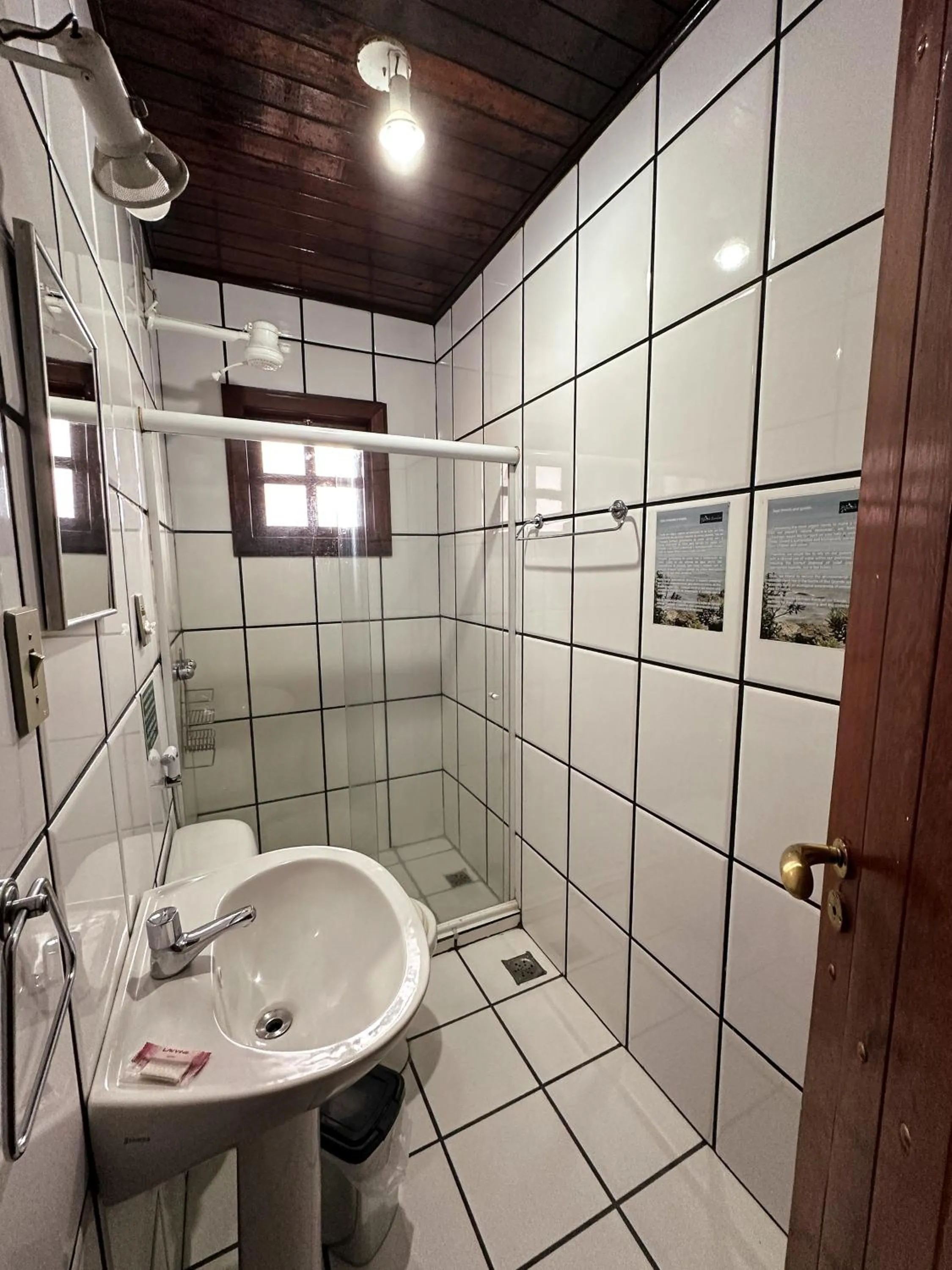 Shower in Pousada Sanhaço