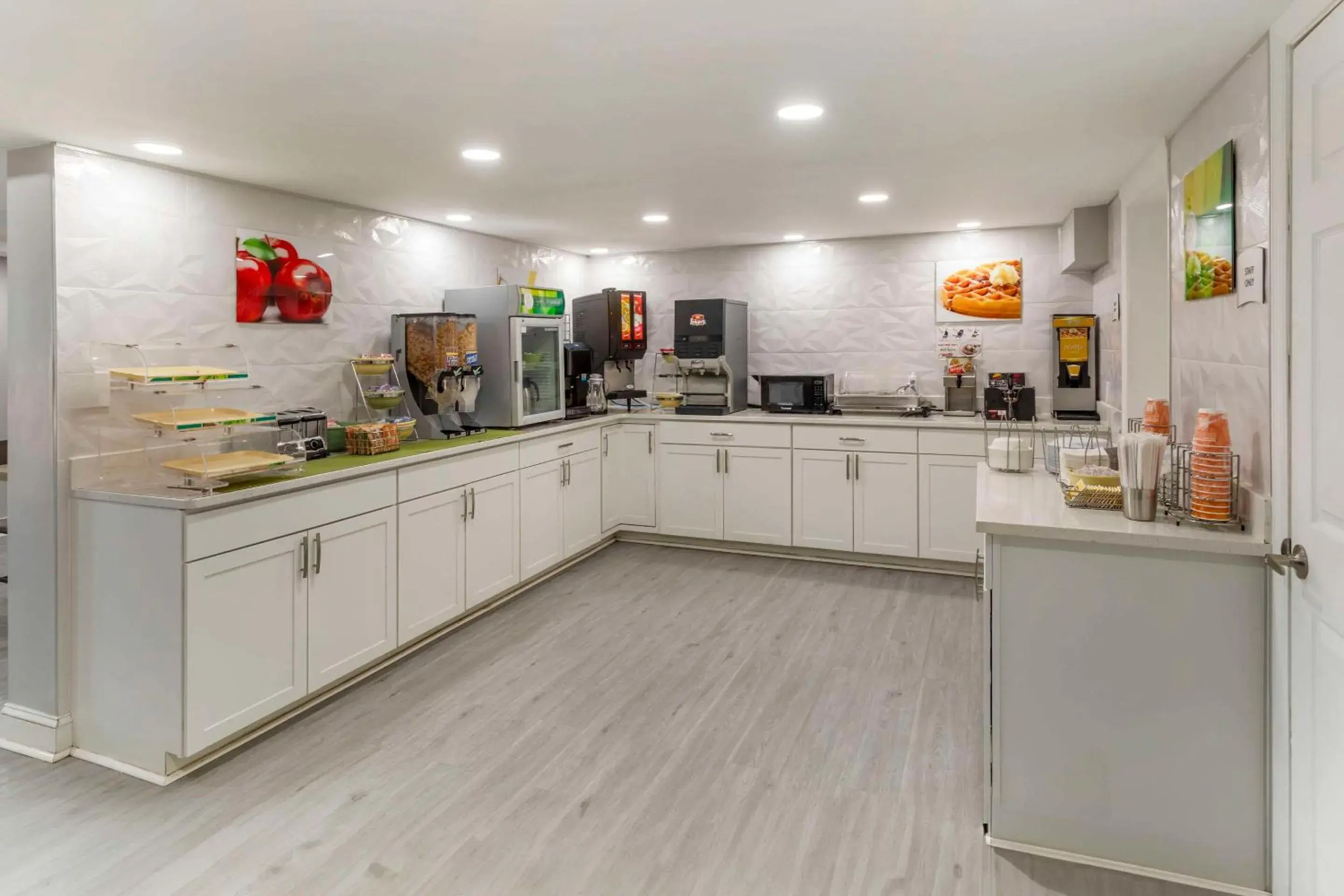 Breakfast in Quality Inn Gainesville near University Breakfast in Quality Inn Gainesville near University