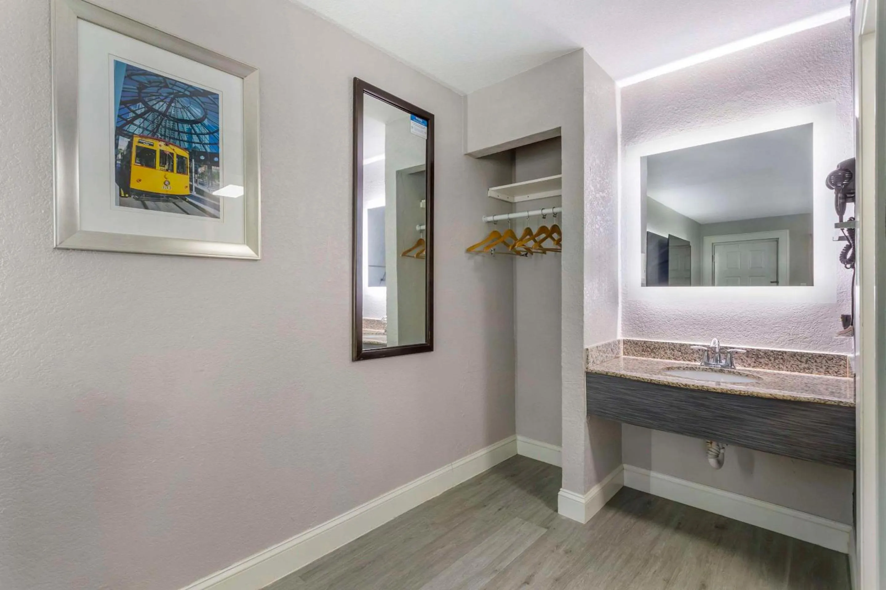 Bedroom in Quality Inn Gainesville near University