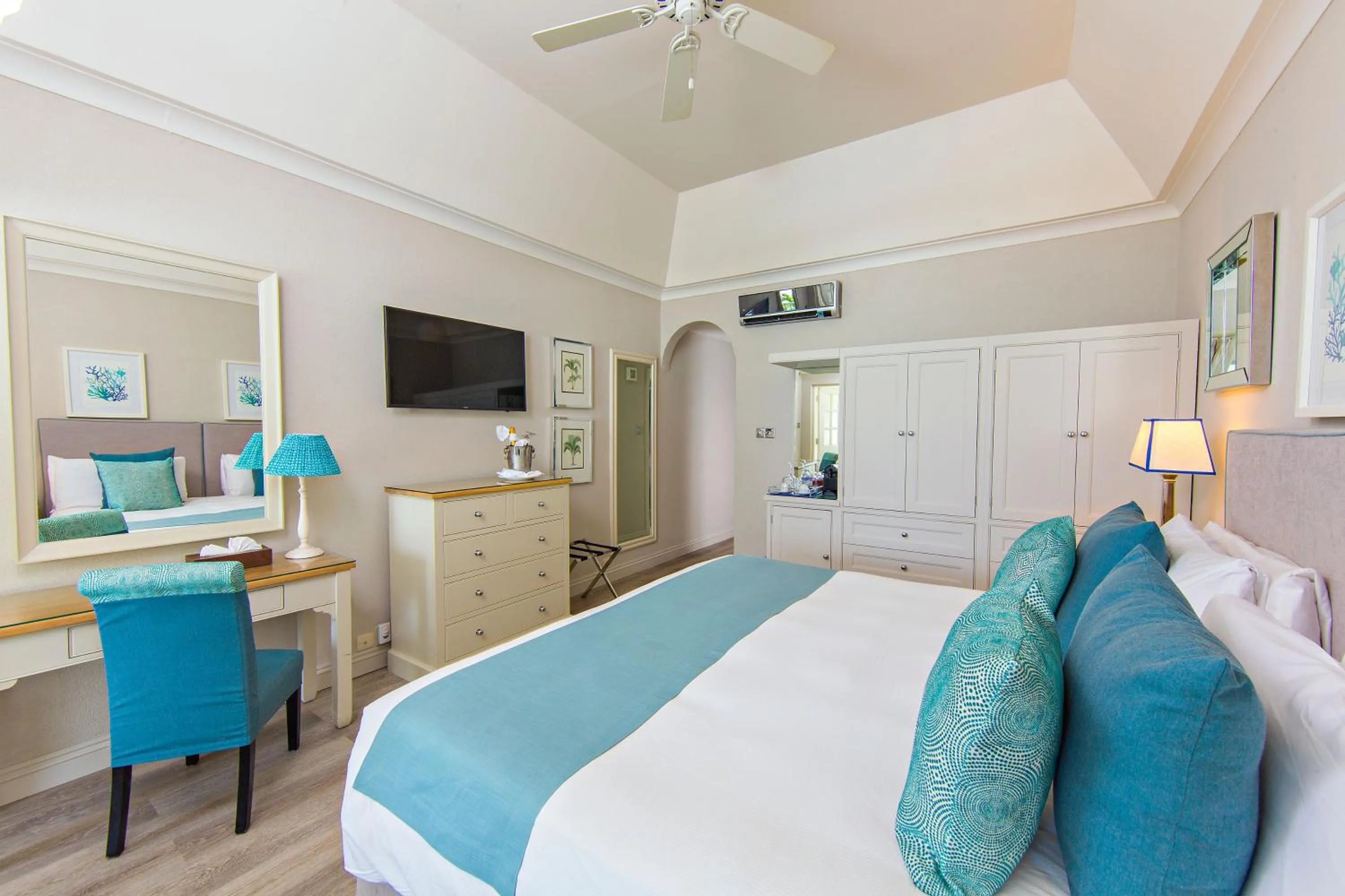 Photo of the whole room, Bed in Blue Waters Resort and Spa