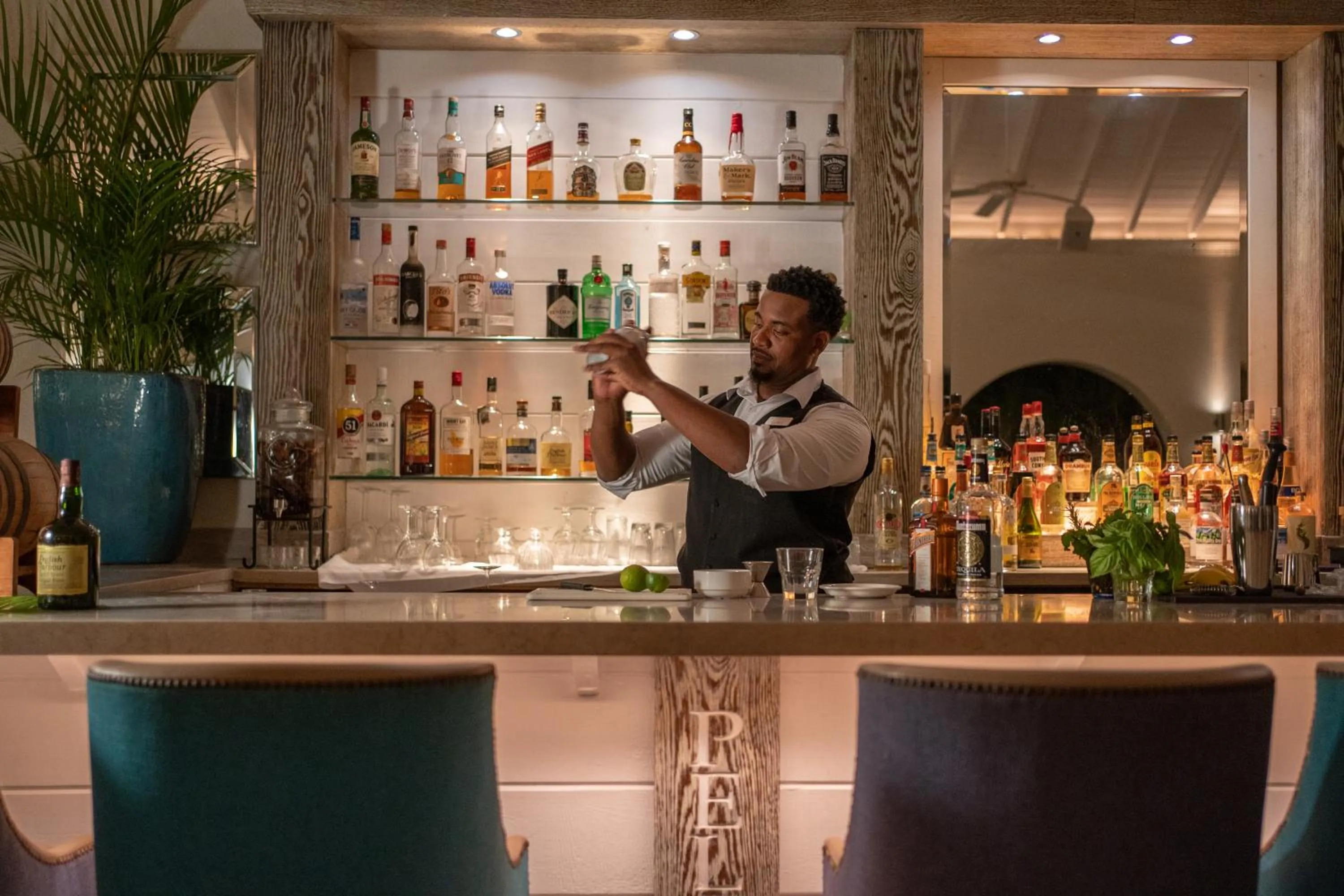 Lounge or bar in Blue Waters Resort and Spa