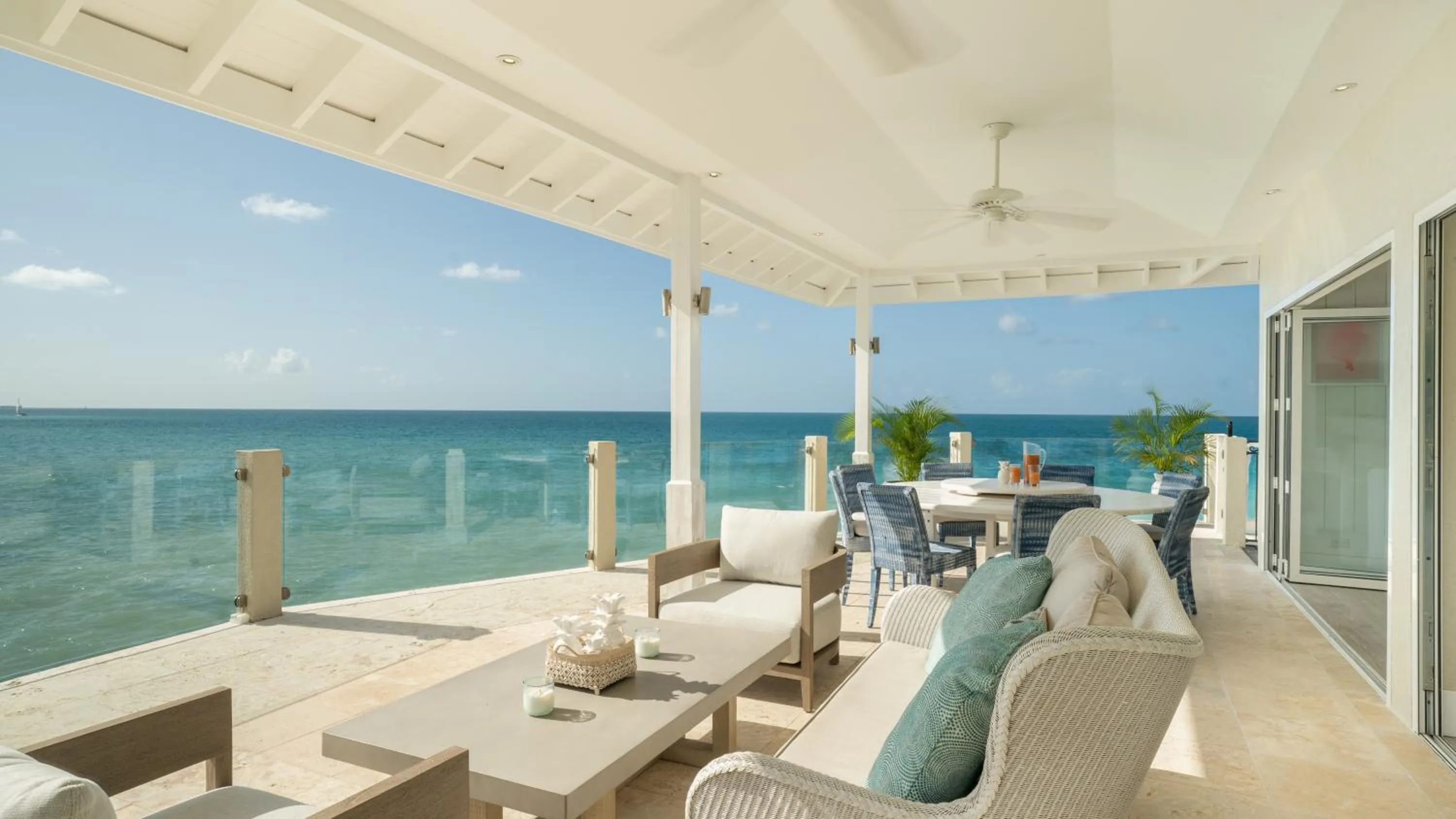 Living room in Blue Waters Resort and Spa