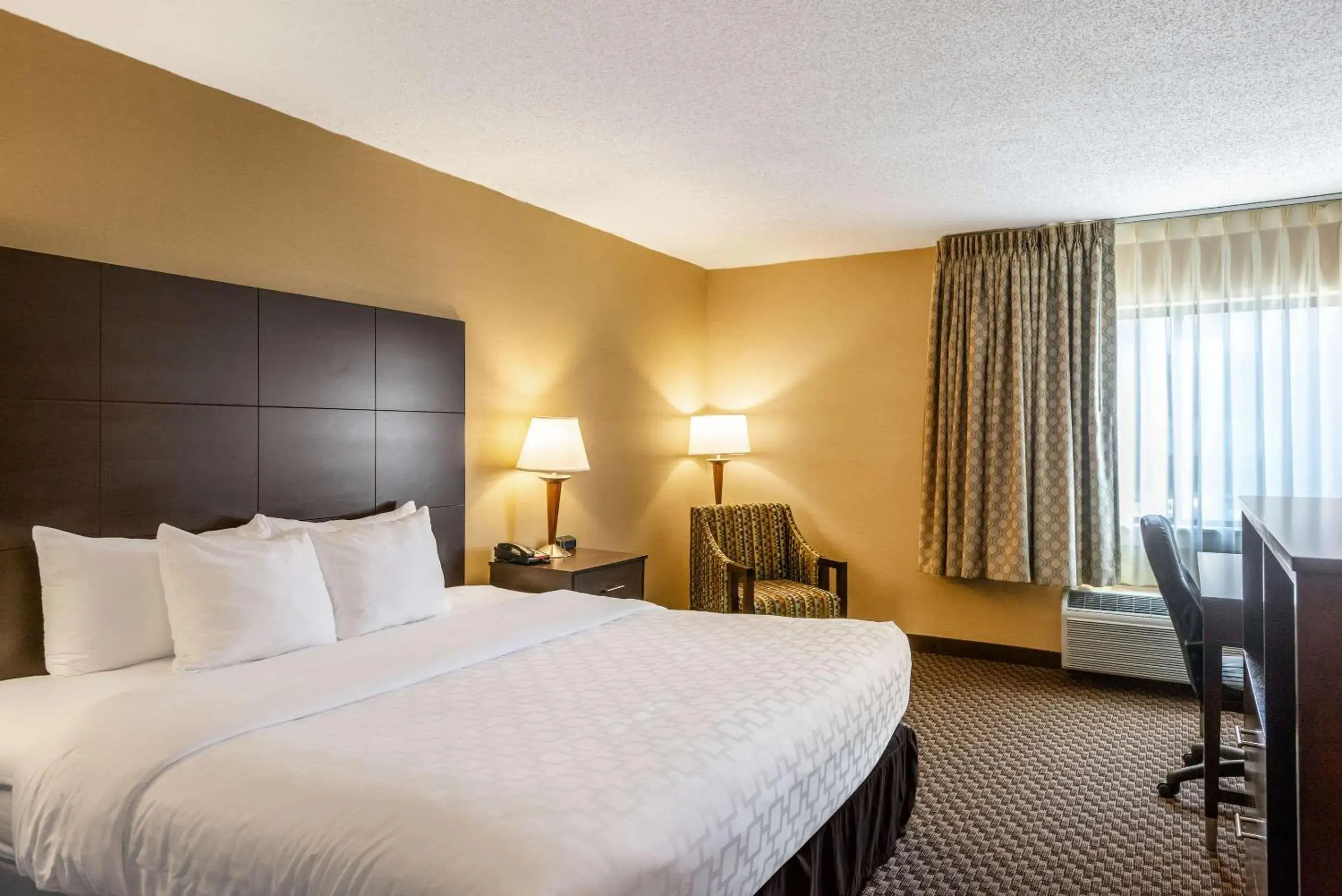 Bedroom, Bed in Clarion Pointe Harrisonburg Bedroom, Bed in Clarion Pointe Harrisonburg