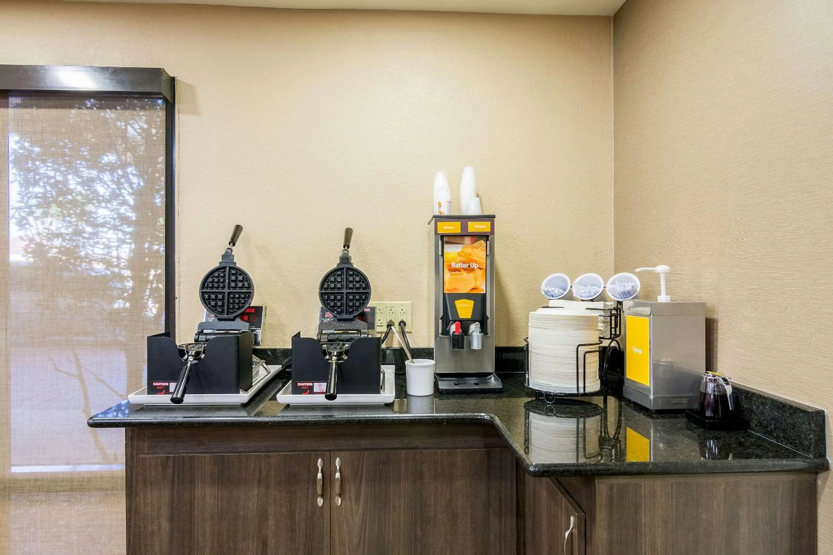 Breakfast in Comfort Inn Pensacola - University Area