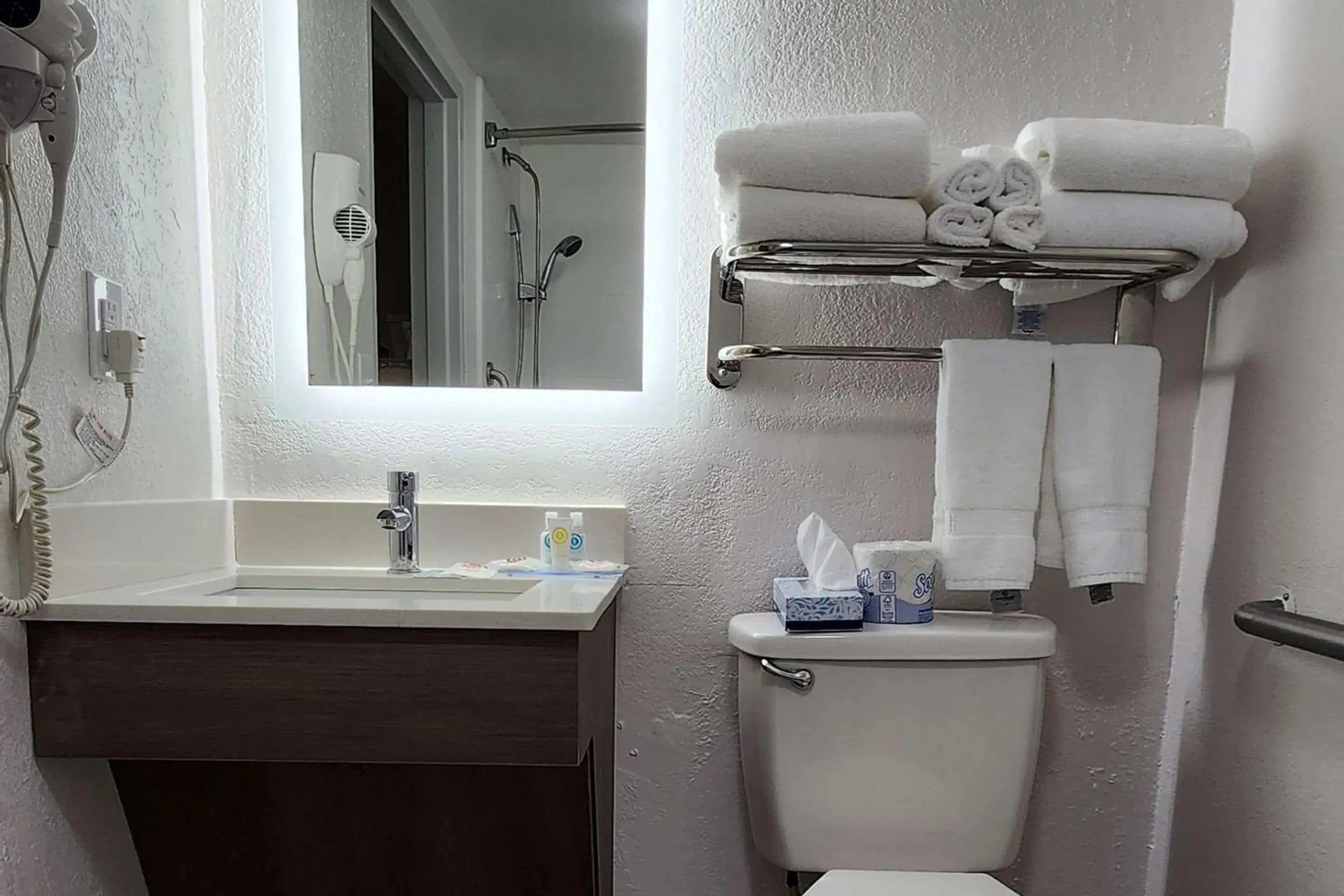 Bedroom in Comfort Inn Pensacola - University Area Bedroom in Comfort Inn Pensacola - University Area