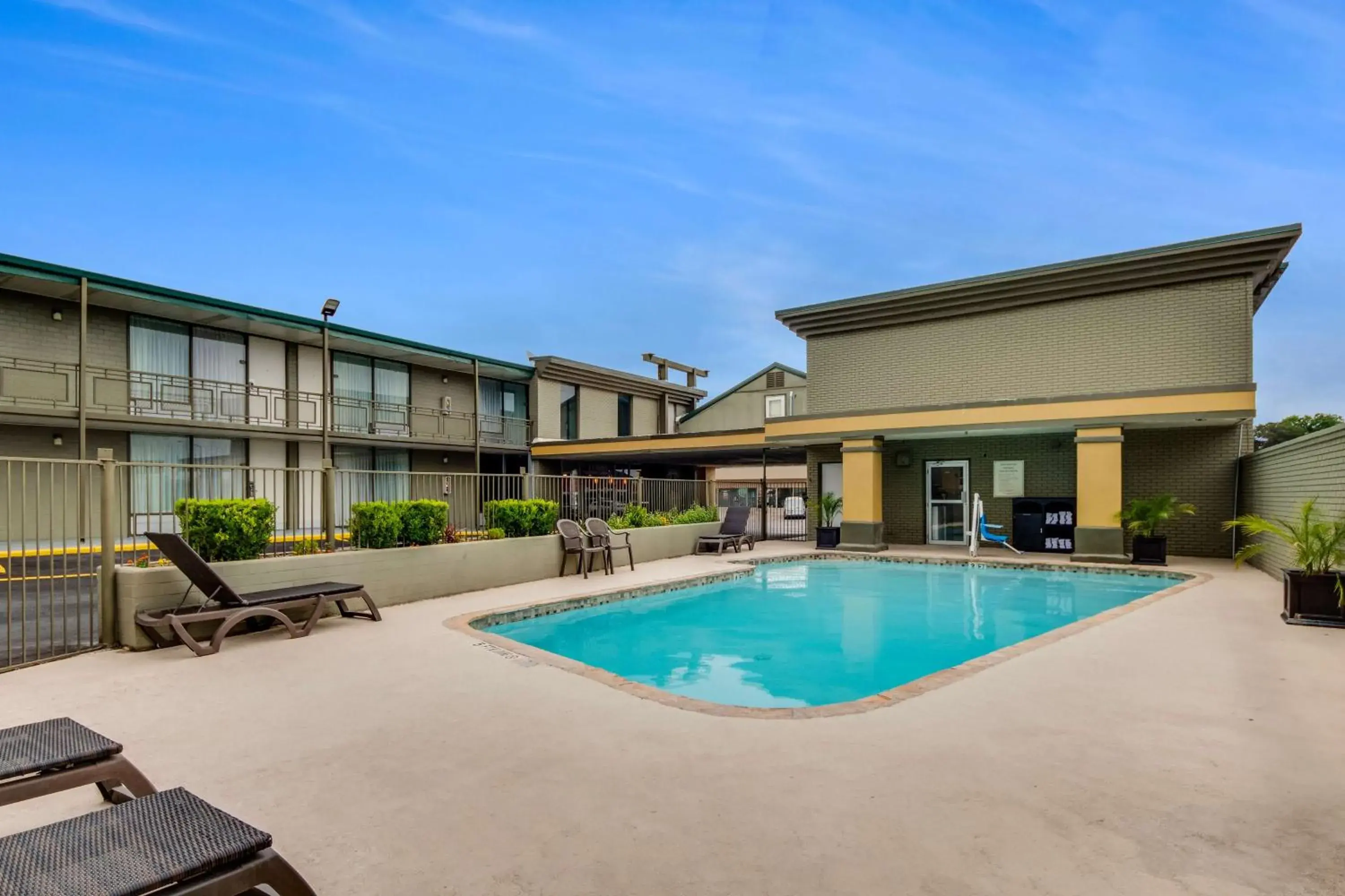 Pool view in Best Western Inn of Del Rio Pool view in Best Western Inn of Del Rio