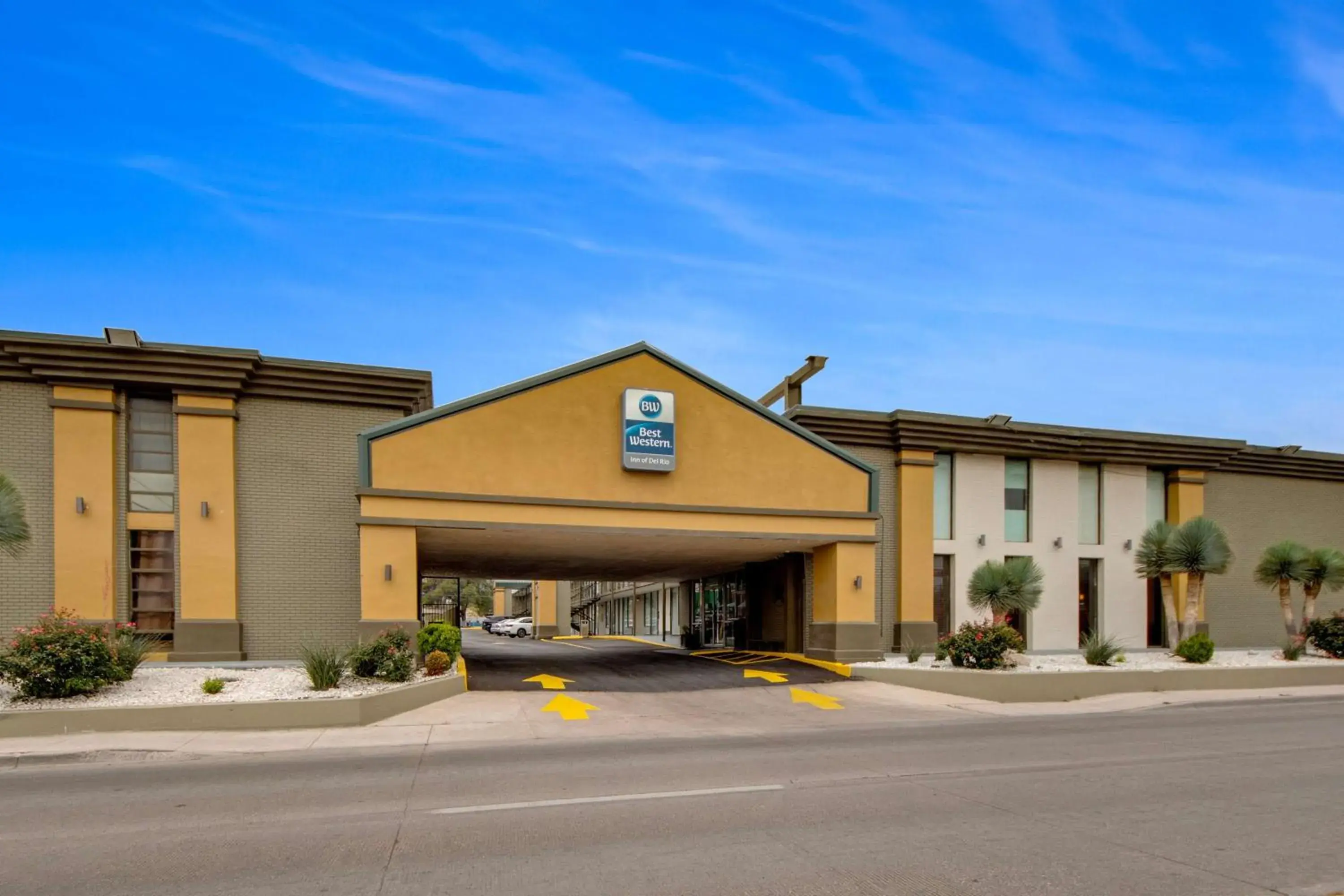 Property building in Best Western Inn of Del Rio Property building in Best Western Inn of Del Rio