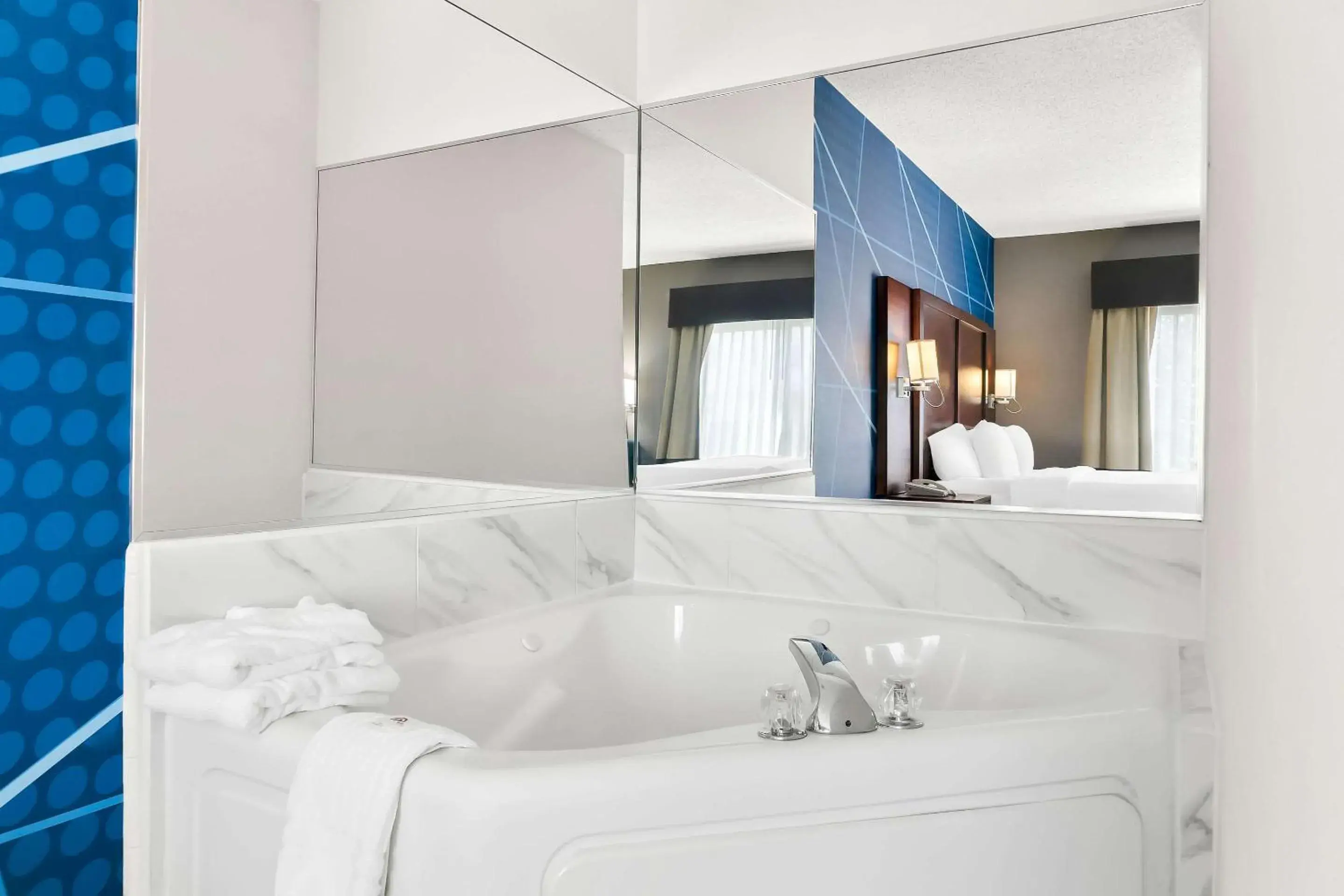 Bedroom, Bed in Comfort Suites Southfield-Detroit Bedroom, Bed in Comfort Suites Southfield-Detroit