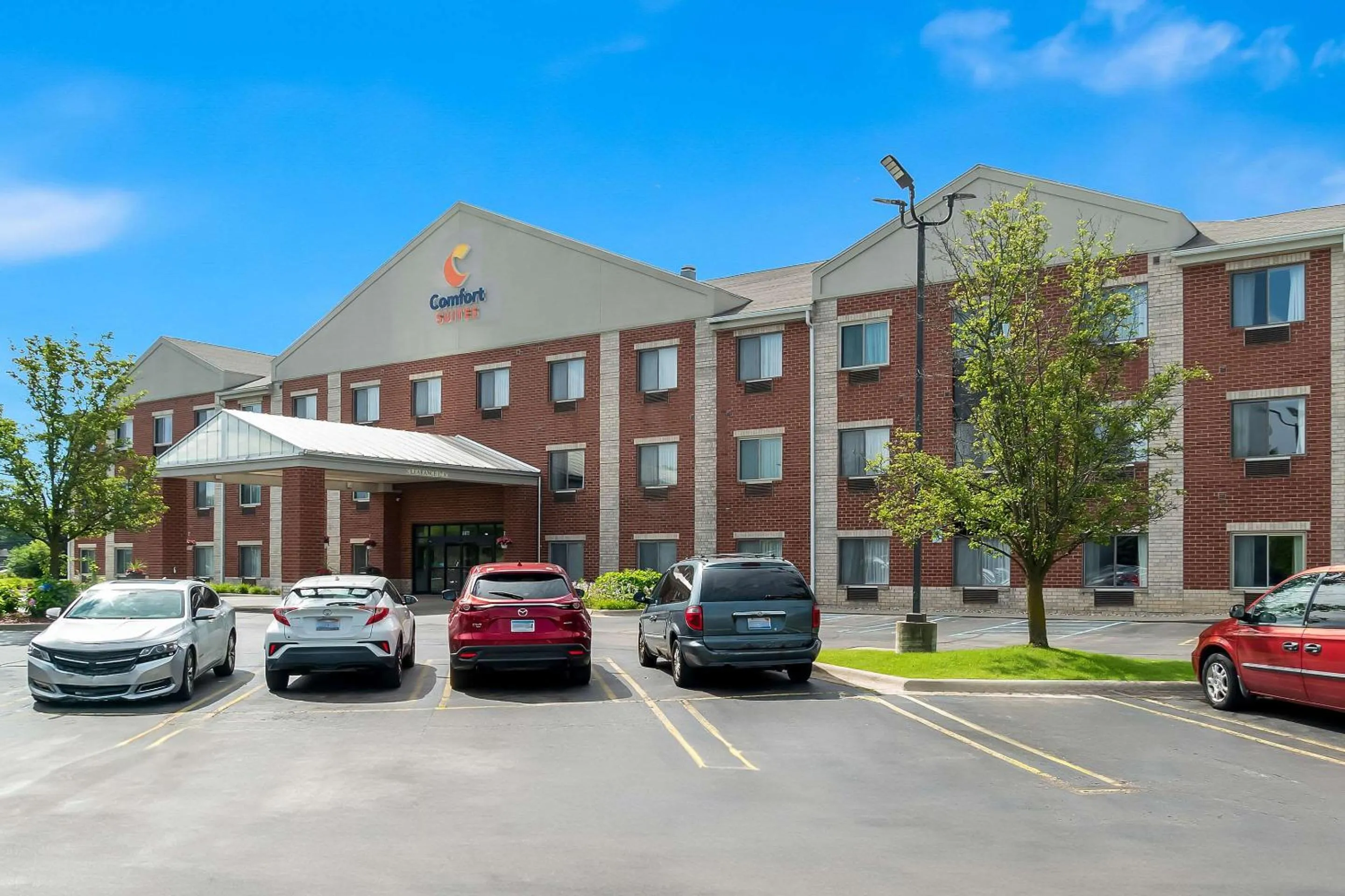 Property building in Comfort Suites Southfield-Detroit