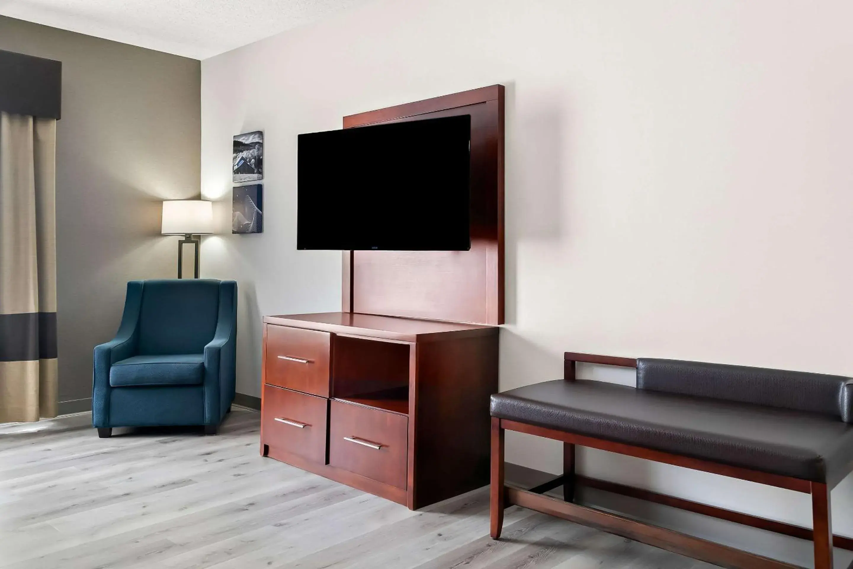 Bedroom in Comfort Suites Southfield-Detroit Bedroom in Comfort Suites Southfield-Detroit