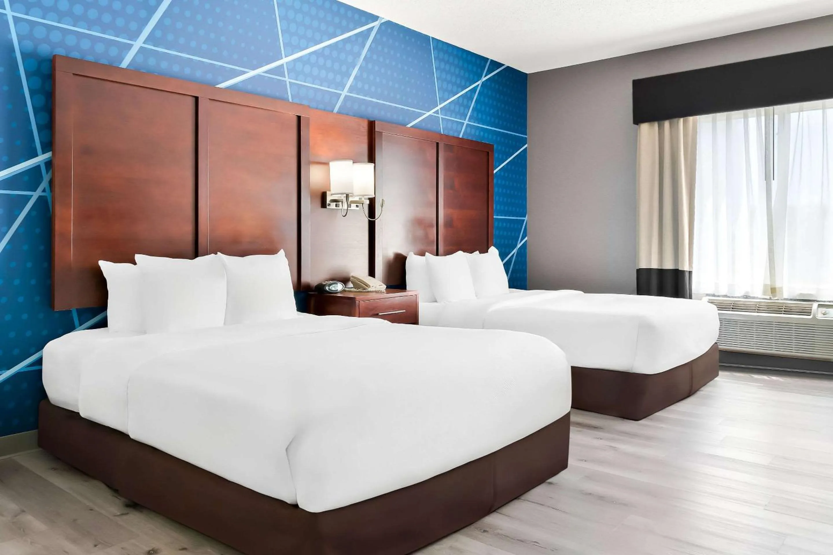 Bedroom, Bed in Comfort Suites Southfield-Detroit