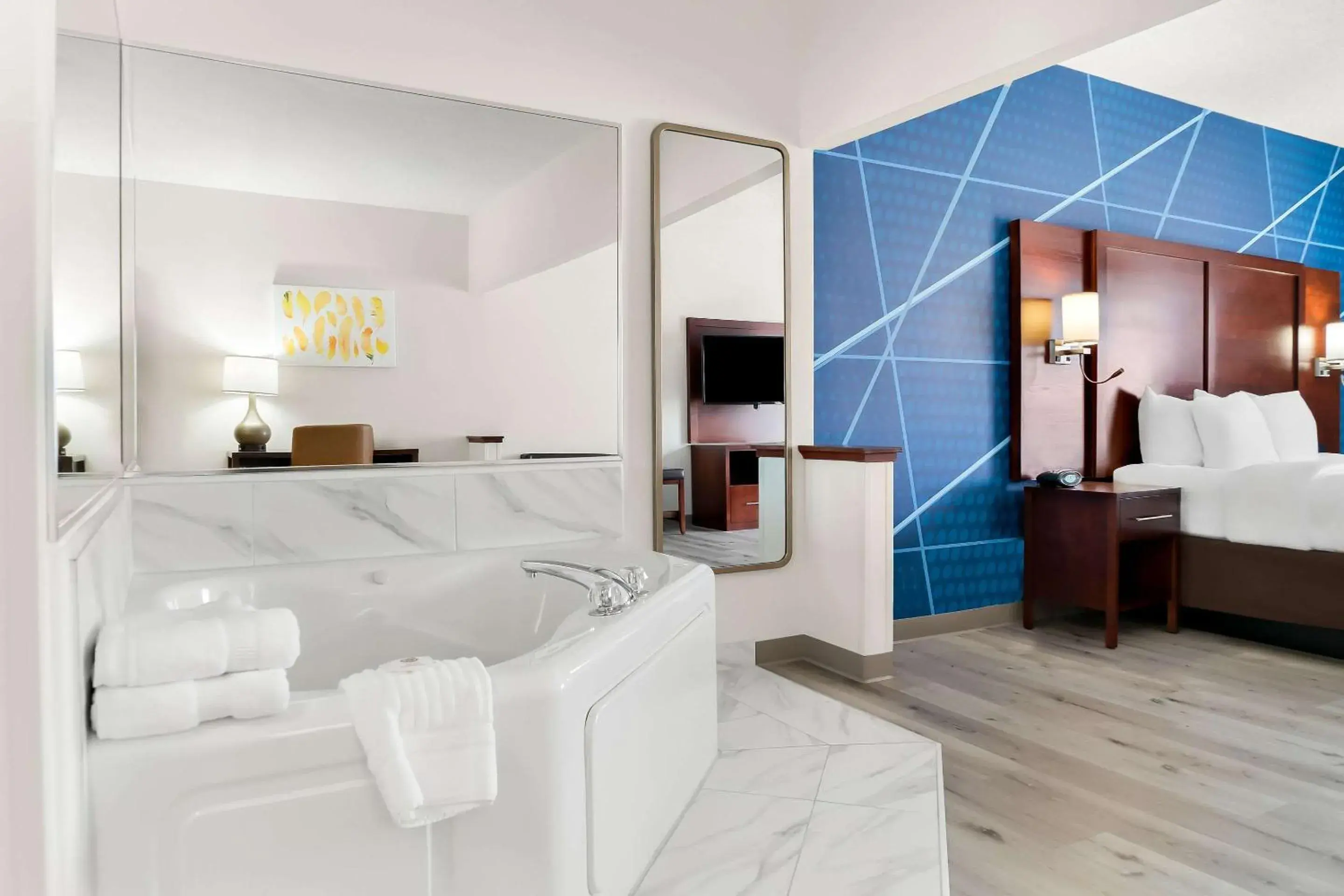 Bedroom, Bed in Comfort Suites Southfield-Detroit Bedroom, Bed in Comfort Suites Southfield-Detroit