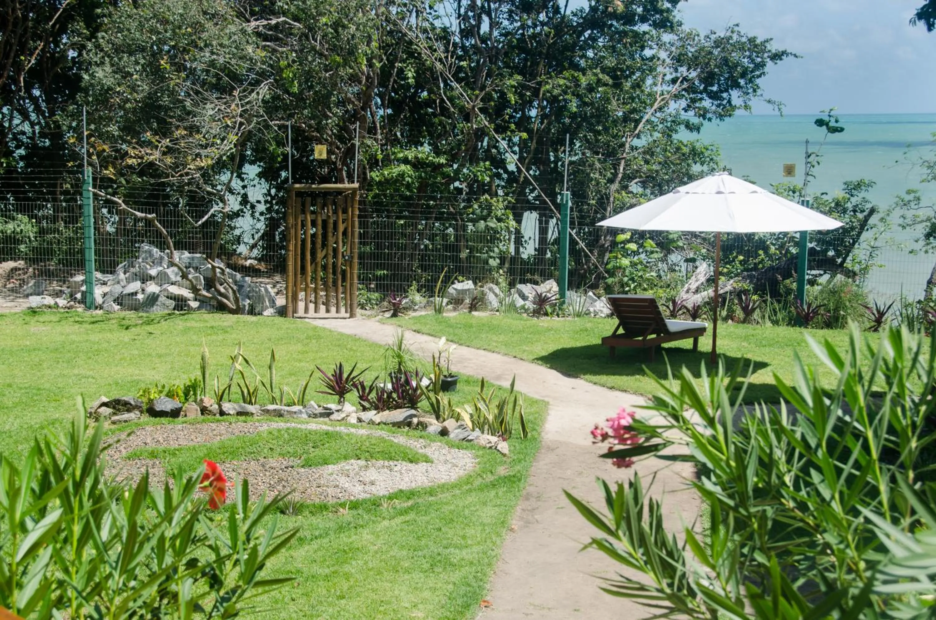 Garden in Pousada Enseada Dos Golfinhos