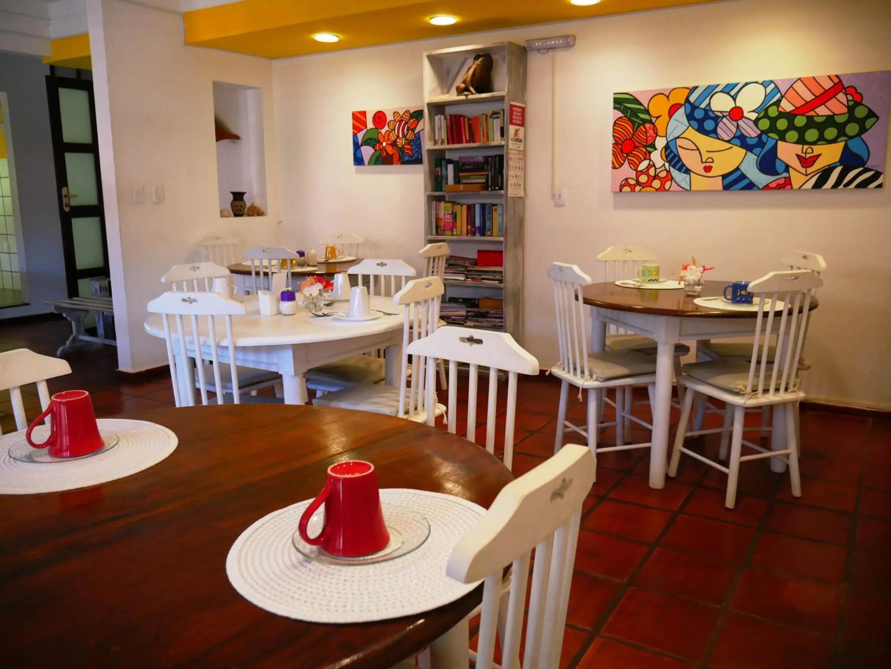 Lounge or bar in Pousada Enseada Dos Golfinhos Lounge or bar in Pousada Enseada Dos Golfinhos