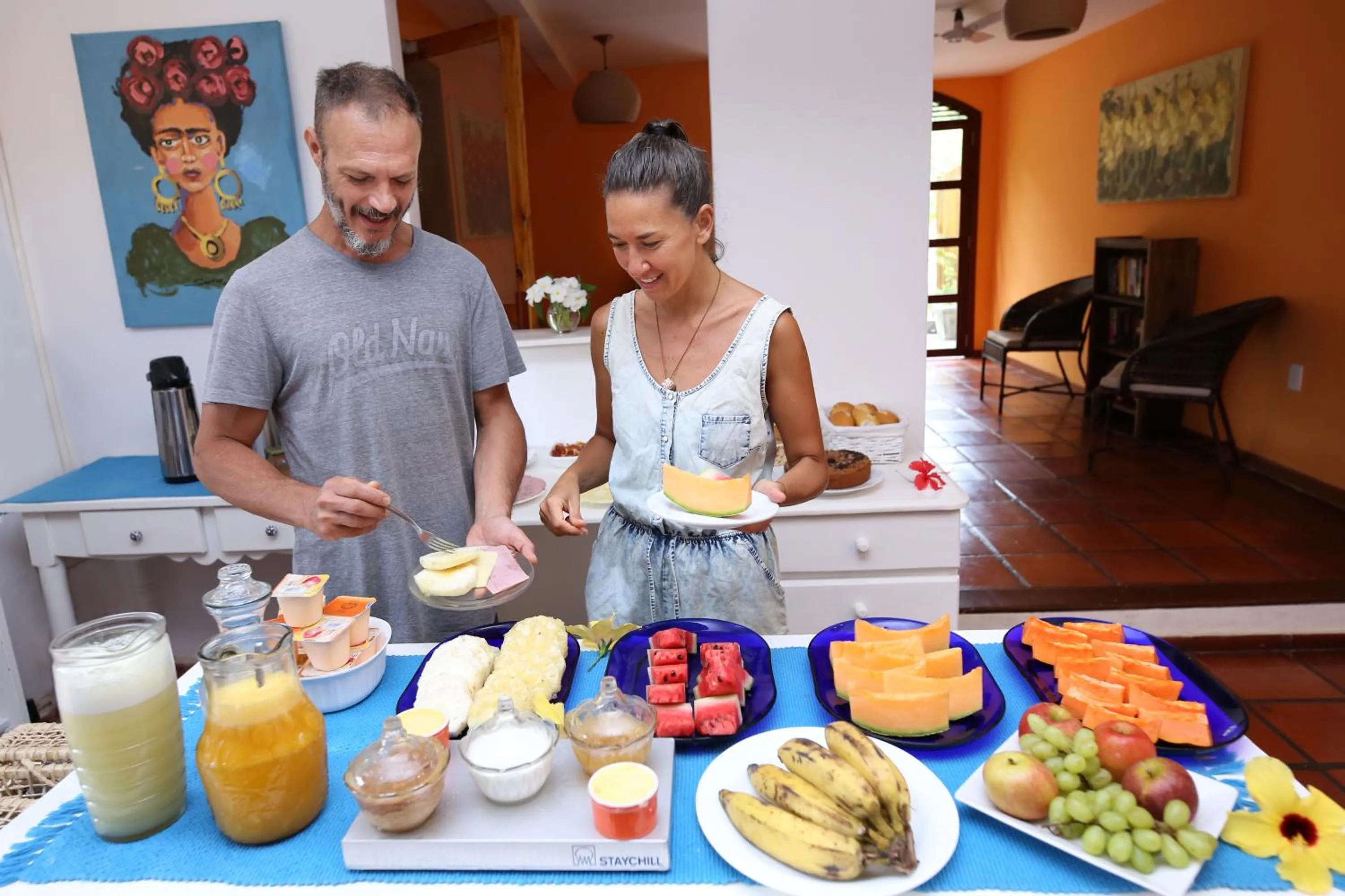 People in Pousada Enseada Dos Golfinhos