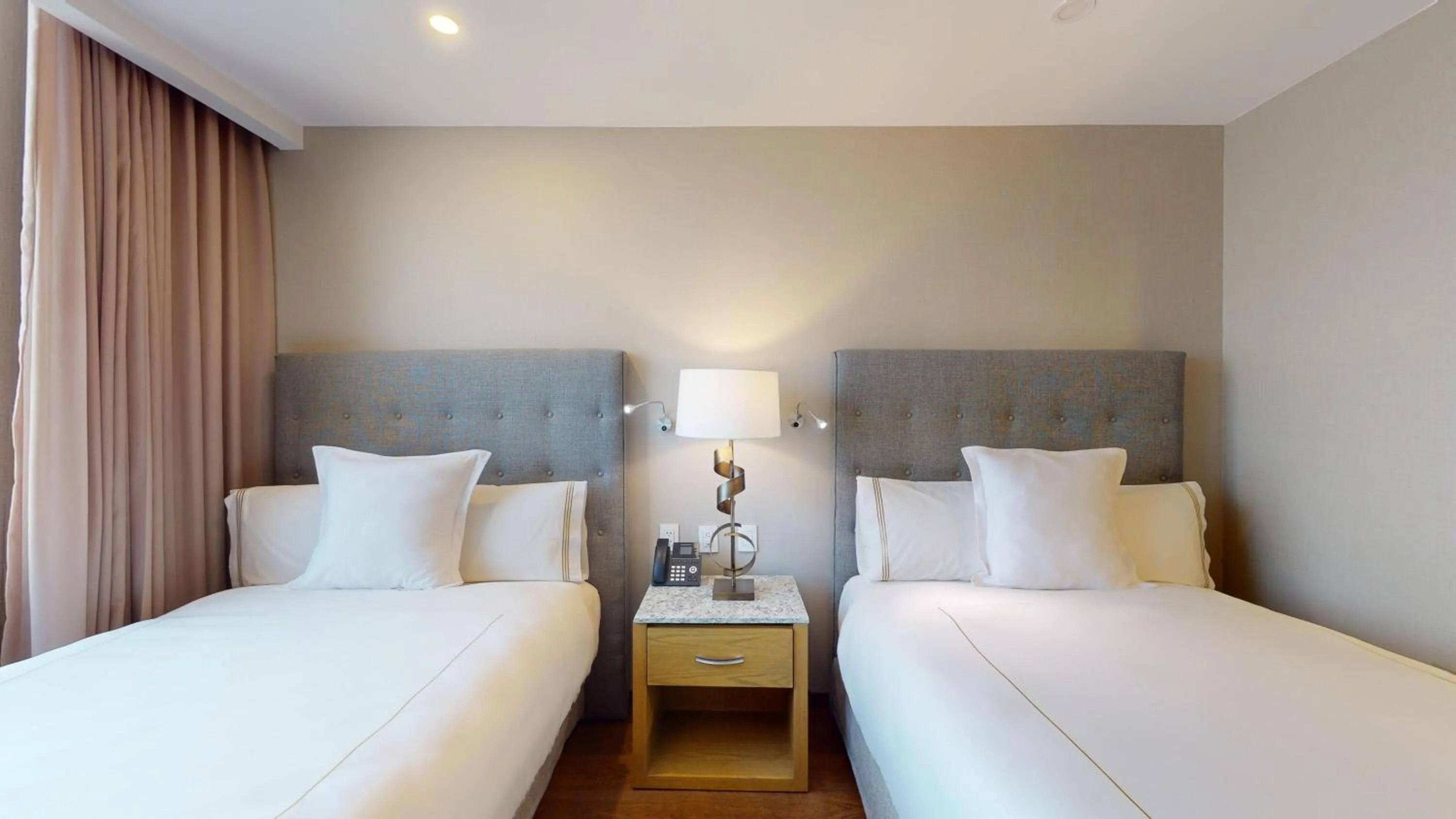 Bedroom, Bed in Hotel Marquis Reforma