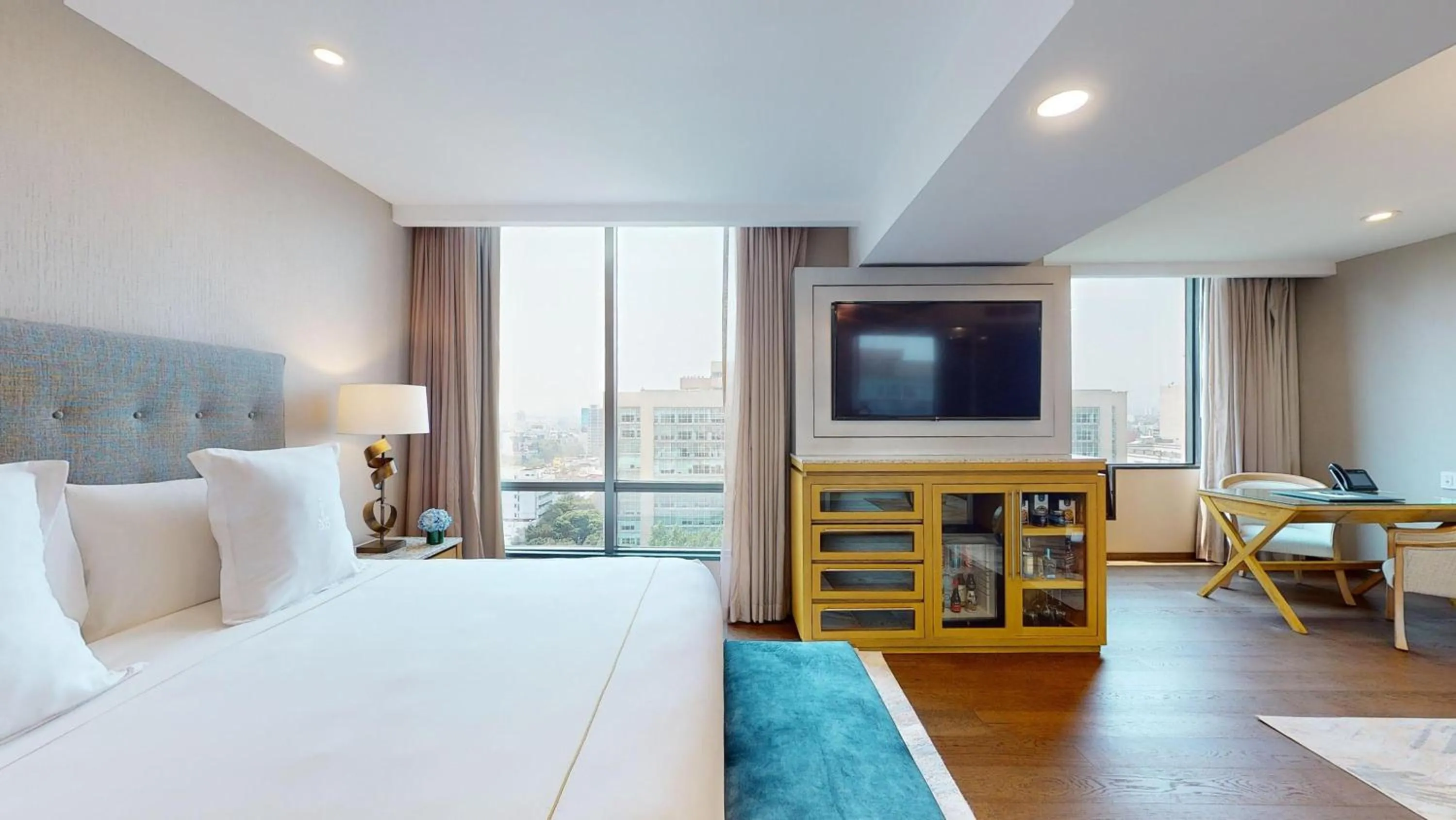 TV and multimedia, Bed in Hotel Marquis Reforma