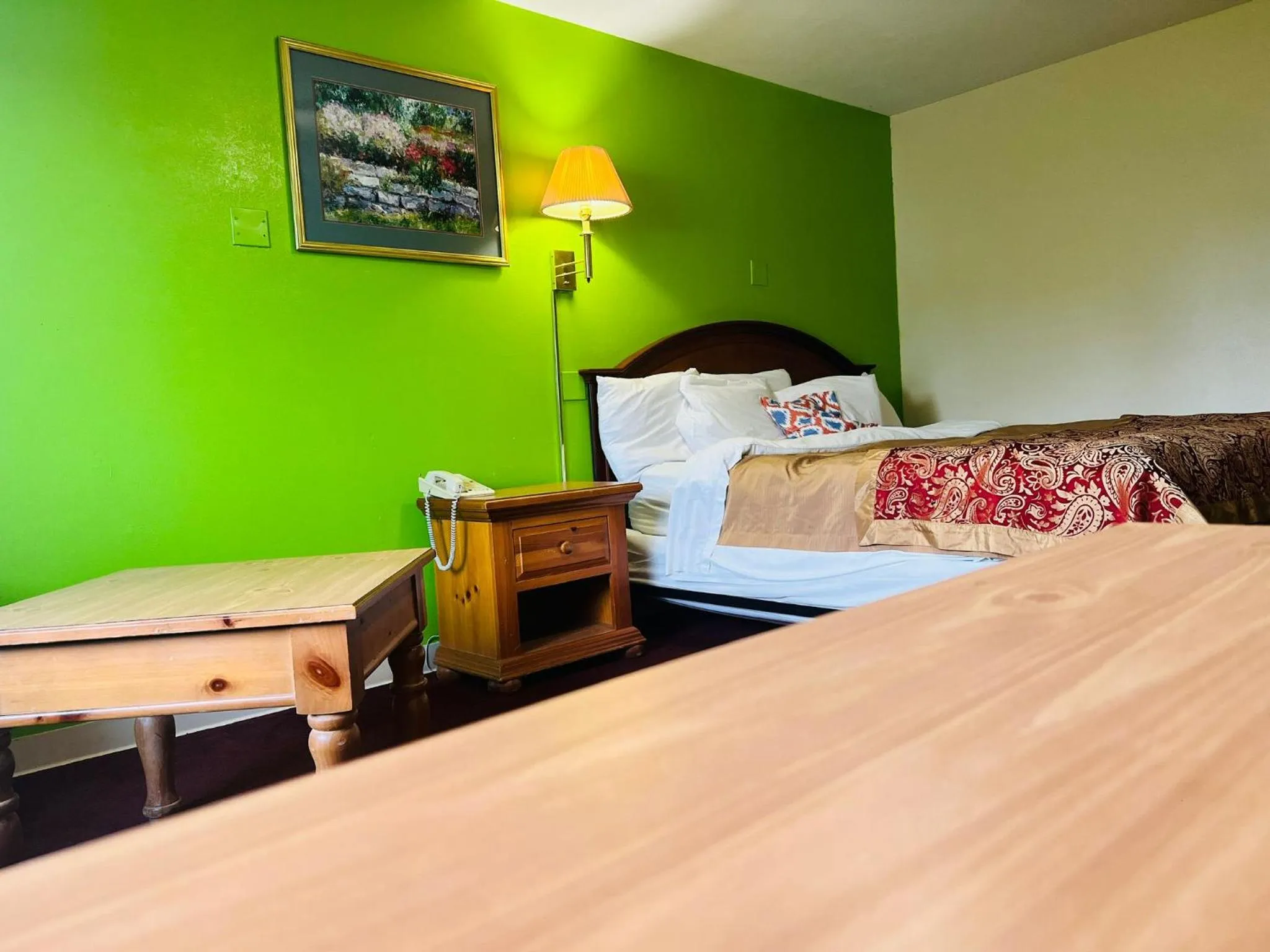 Bedroom in Villa Inn Motel Near Hwy 12 WI Capital O