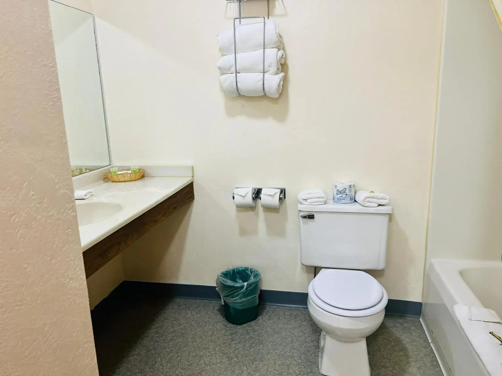 Bathroom in Villa Inn Motel Near Hwy 12 WI Capital O