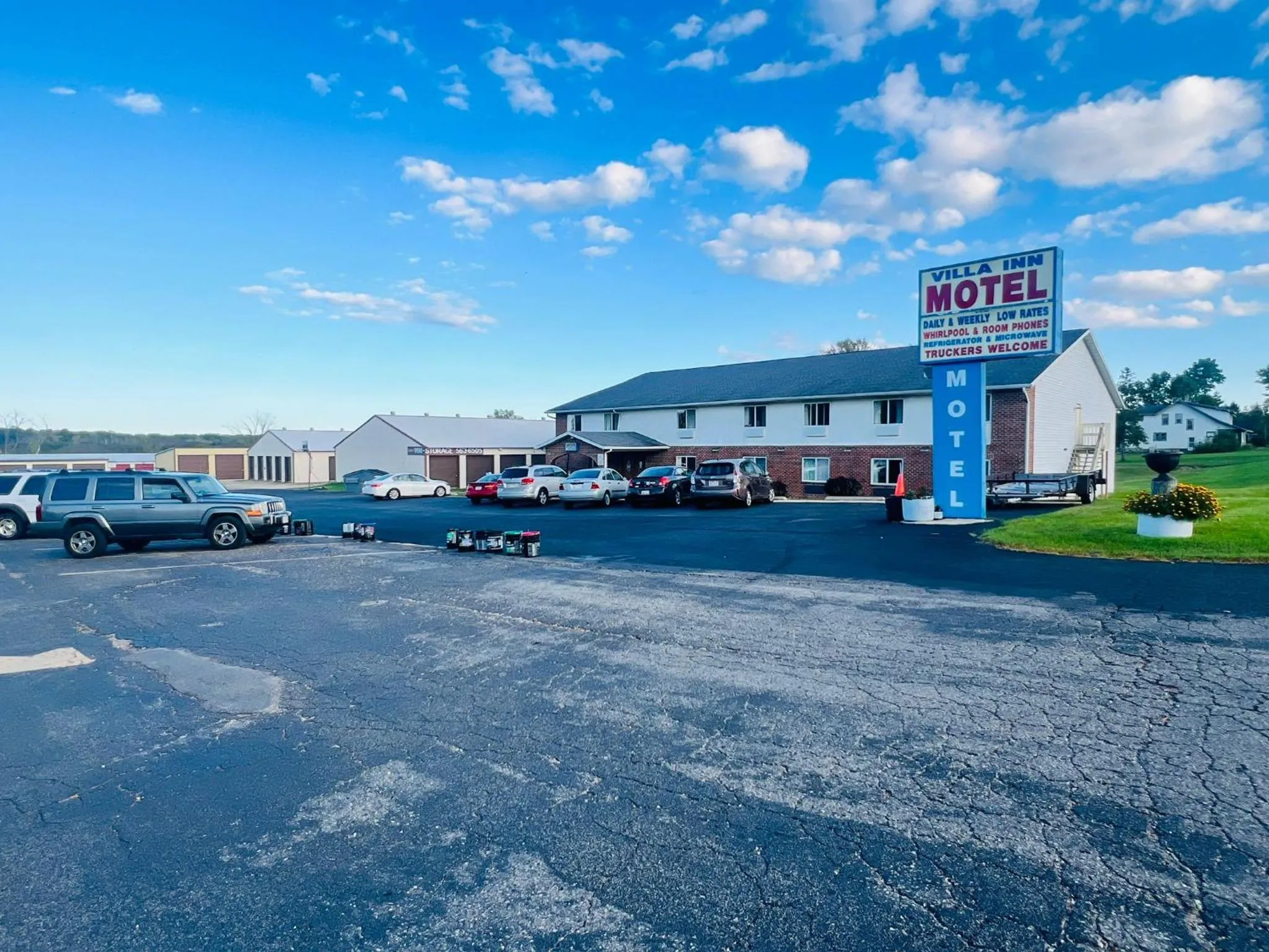 Facade/entrance in Villa Inn Motel Near Hwy 12 WI Capital O