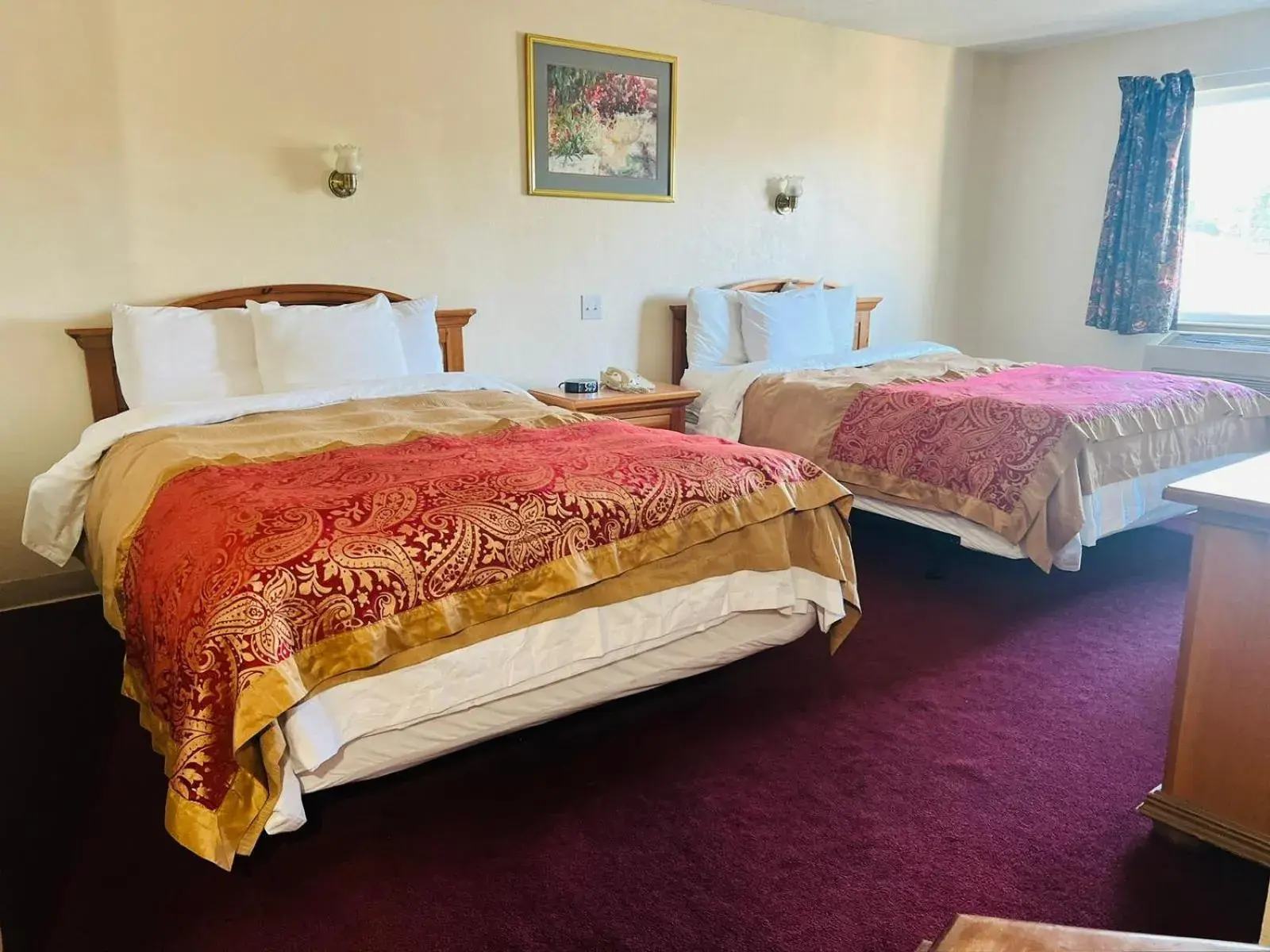 2 Queen Beds with Kitchenette Non-Smoking in Villa Inn Motel Near Hwy 12 WI Capital O 2 Queen Beds with Kitchenette Non-Smoking in Villa Inn Motel Near Hwy 12 WI Capital O