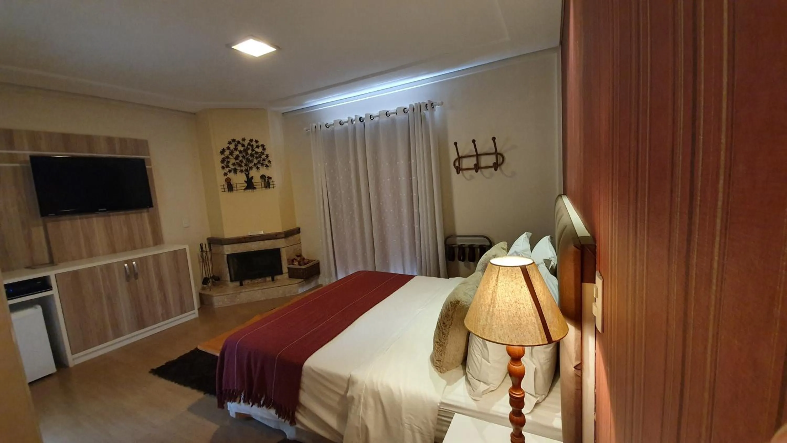 Bed in Pousada Annecy - CAPIVARI Fácil acesso ao centrinho e Baden Bar