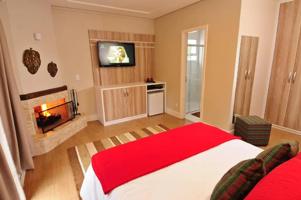 Communal lounge/ TV room, Bed in Pousada Annecy - CAPIVARI Fácil acesso ao centrinho e Baden Bar