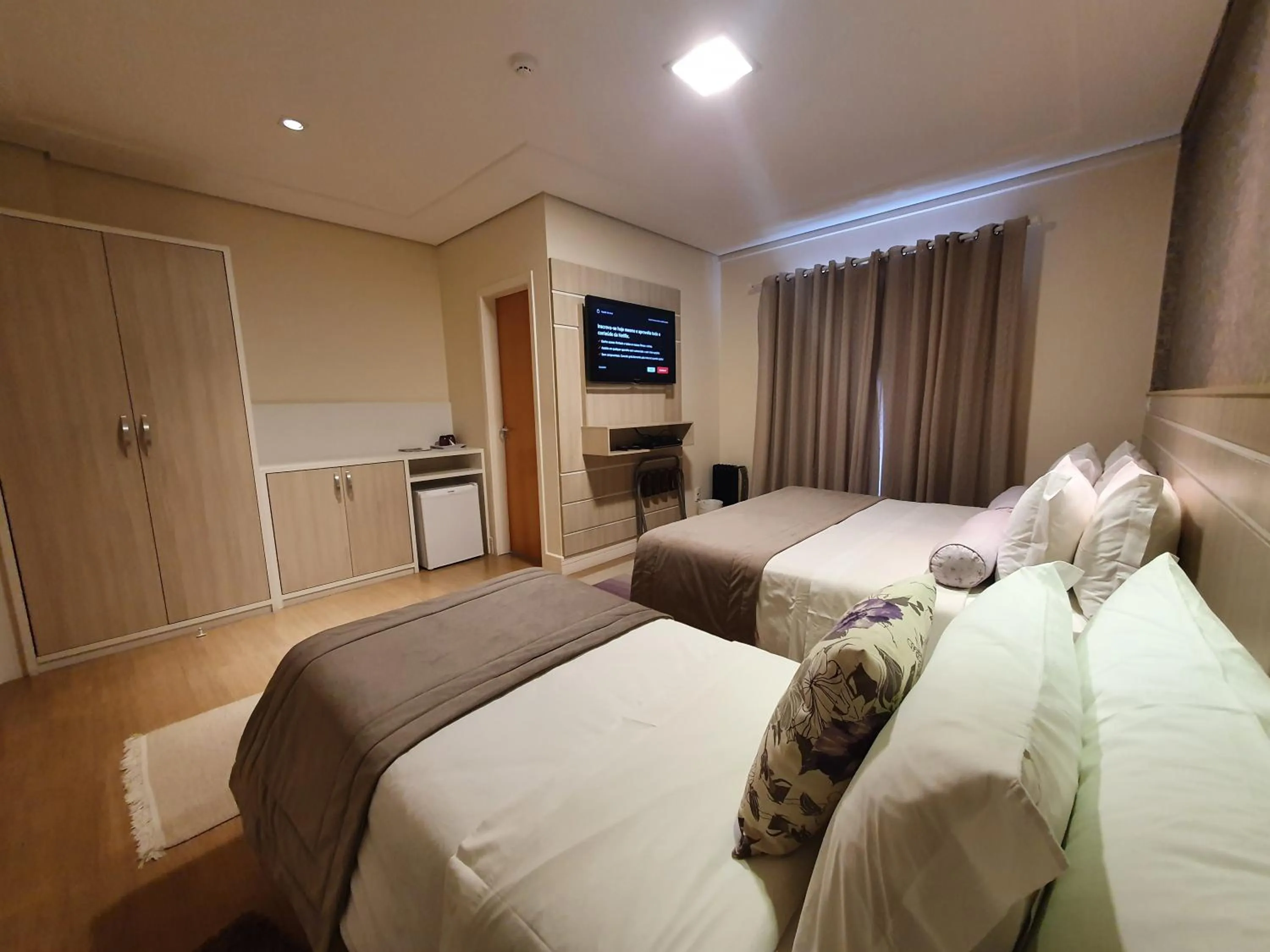 Bed in Pousada Annecy - CAPIVARI Fácil acesso ao centrinho e Baden Bar