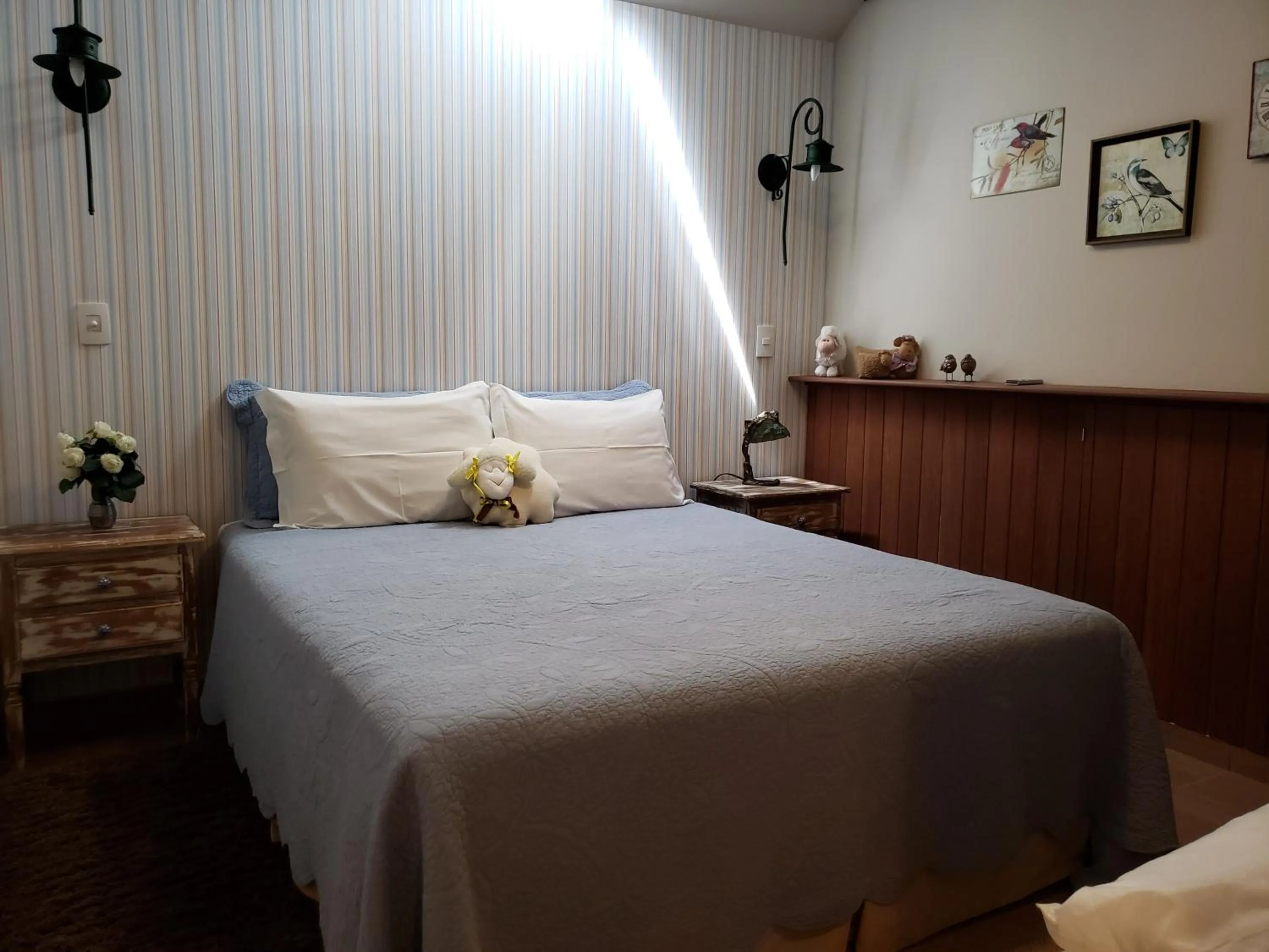 Bed in Pousada Annecy - CAPIVARI Fácil acesso ao centrinho e Baden Bar