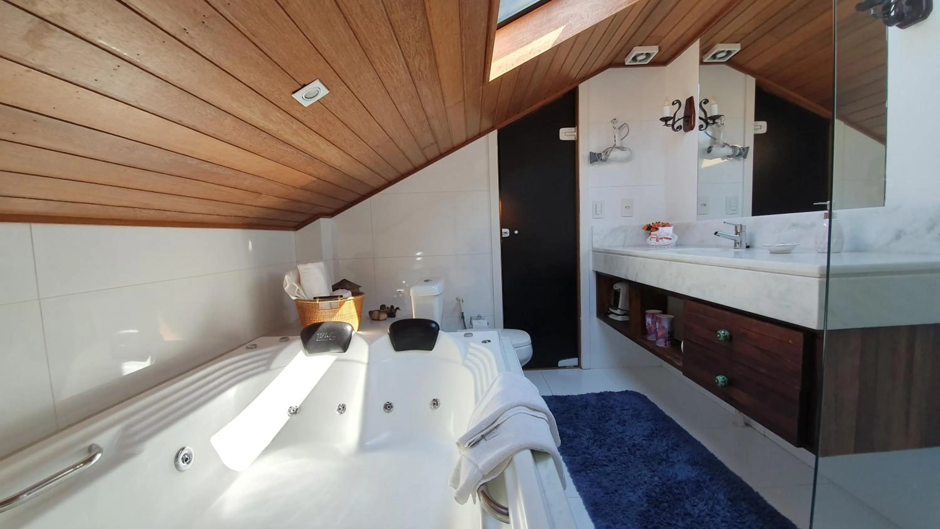 Bathroom in Pousada Annecy - CAPIVARI Fácil acesso ao centrinho e Baden Bar