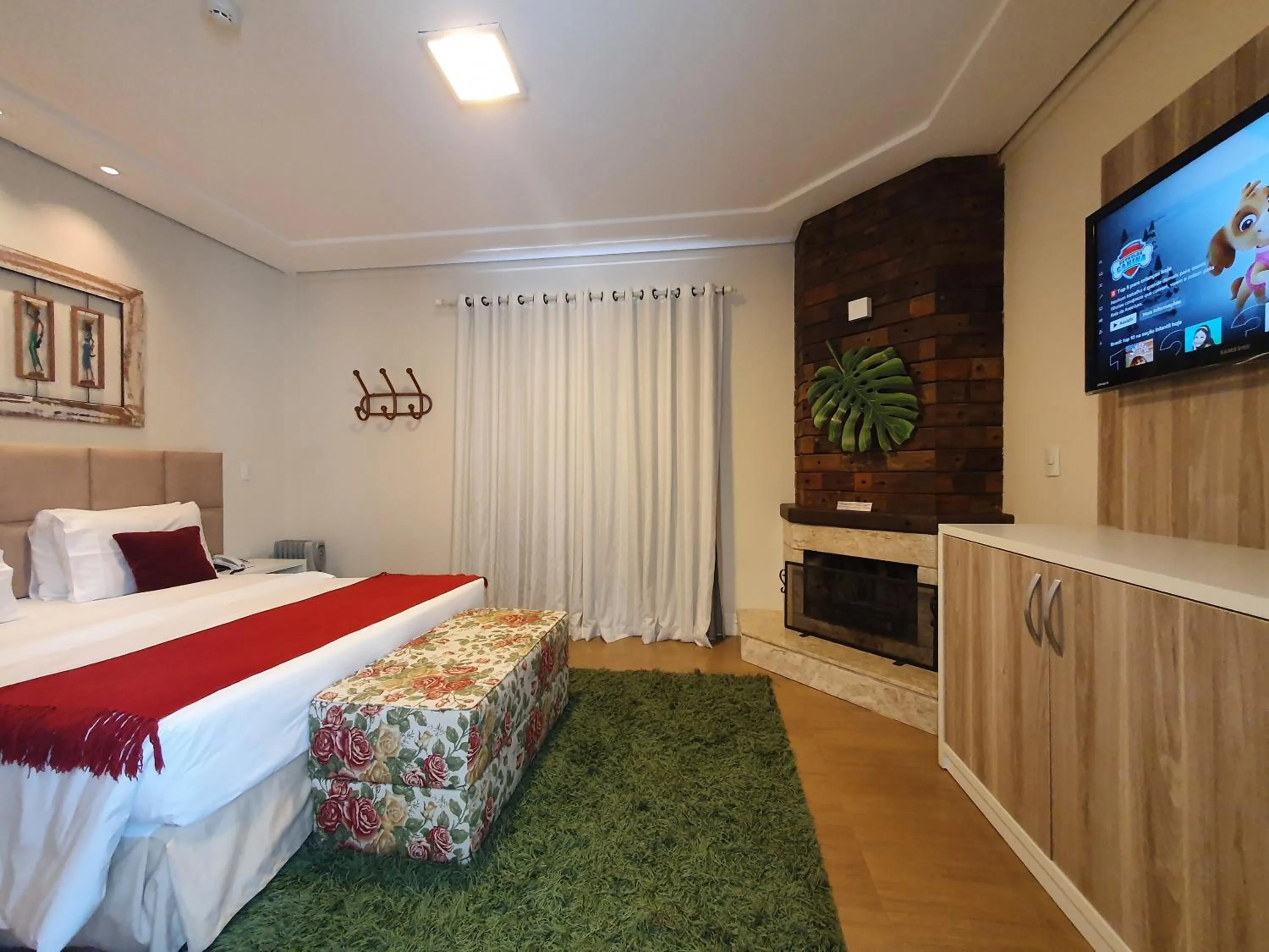 Bed in Pousada Annecy - CAPIVARI Fácil acesso ao centrinho e Baden Bar