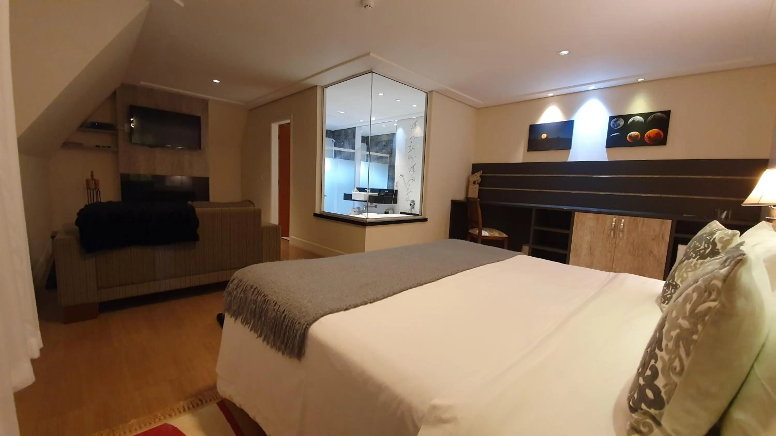 Bed in Pousada Annecy - CAPIVARI Fácil acesso ao centrinho e Baden Bar