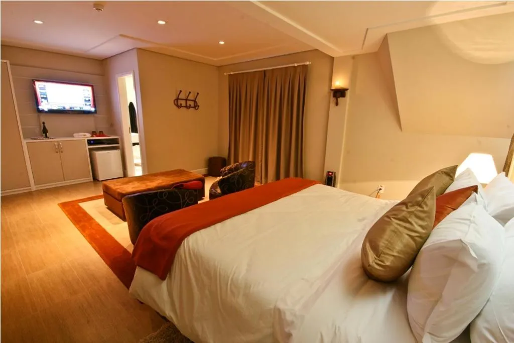 Communal lounge/ TV room, Bed in Pousada Annecy - CAPIVARI Fácil acesso ao centrinho e Baden Bar