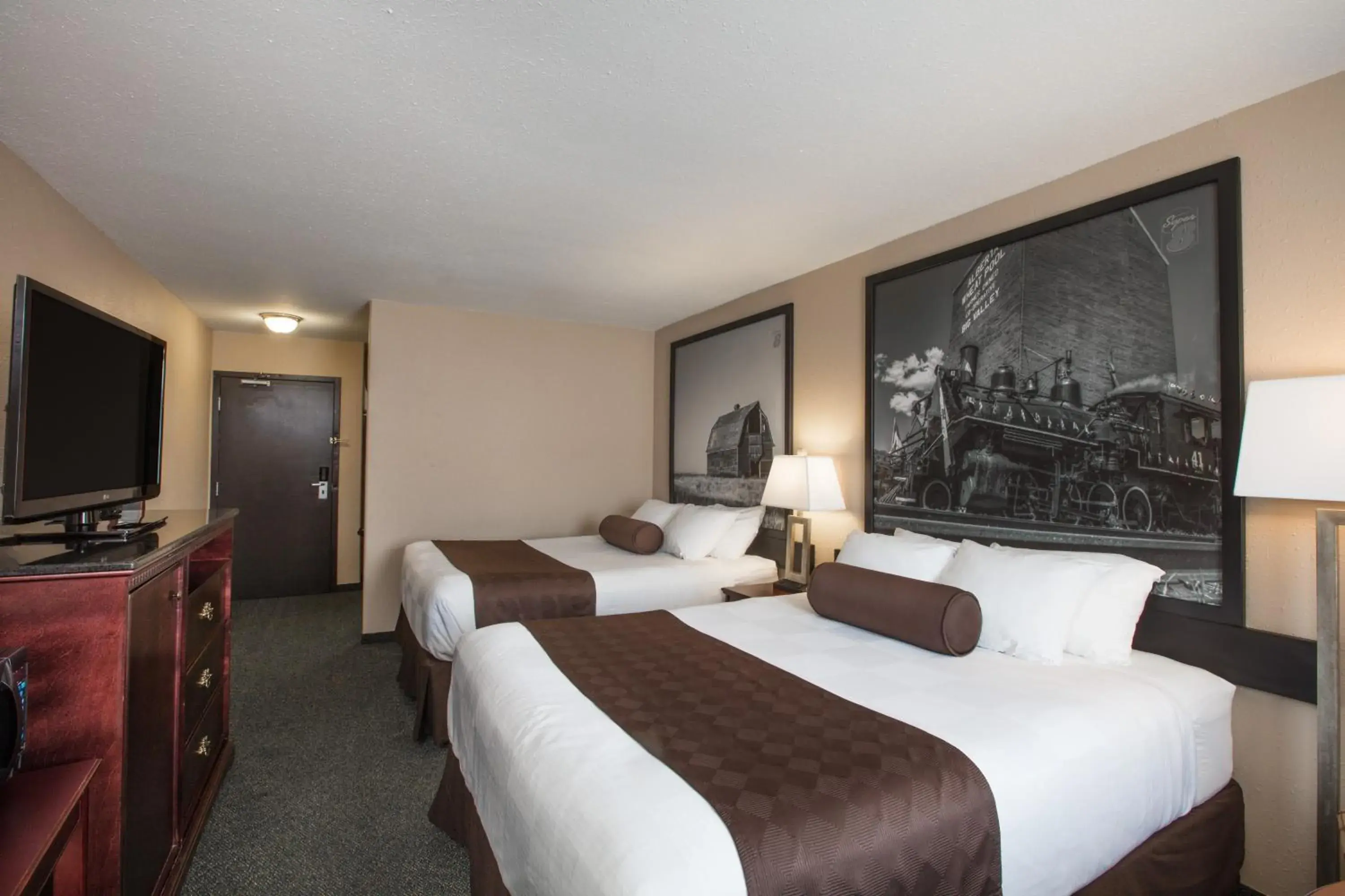 Queen Room with Two Queen Beds - Non-Smoking in Siding 16 Lodge Queen Room with Two Queen Beds - Non-Smoking in Siding 16 Lodge