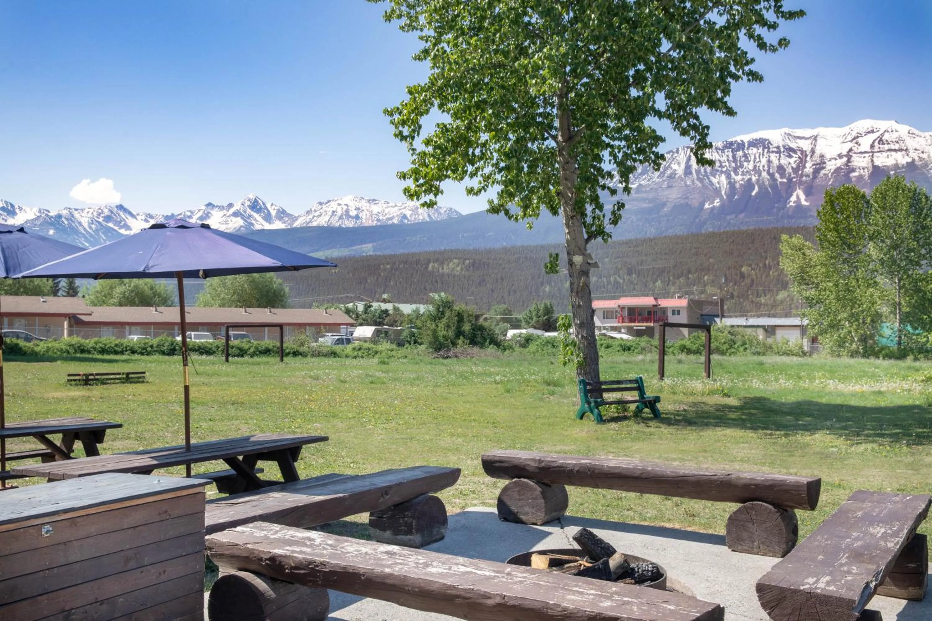 Balcony/Terrace in Travelodge by Wyndham Golden Sportsman Lodge