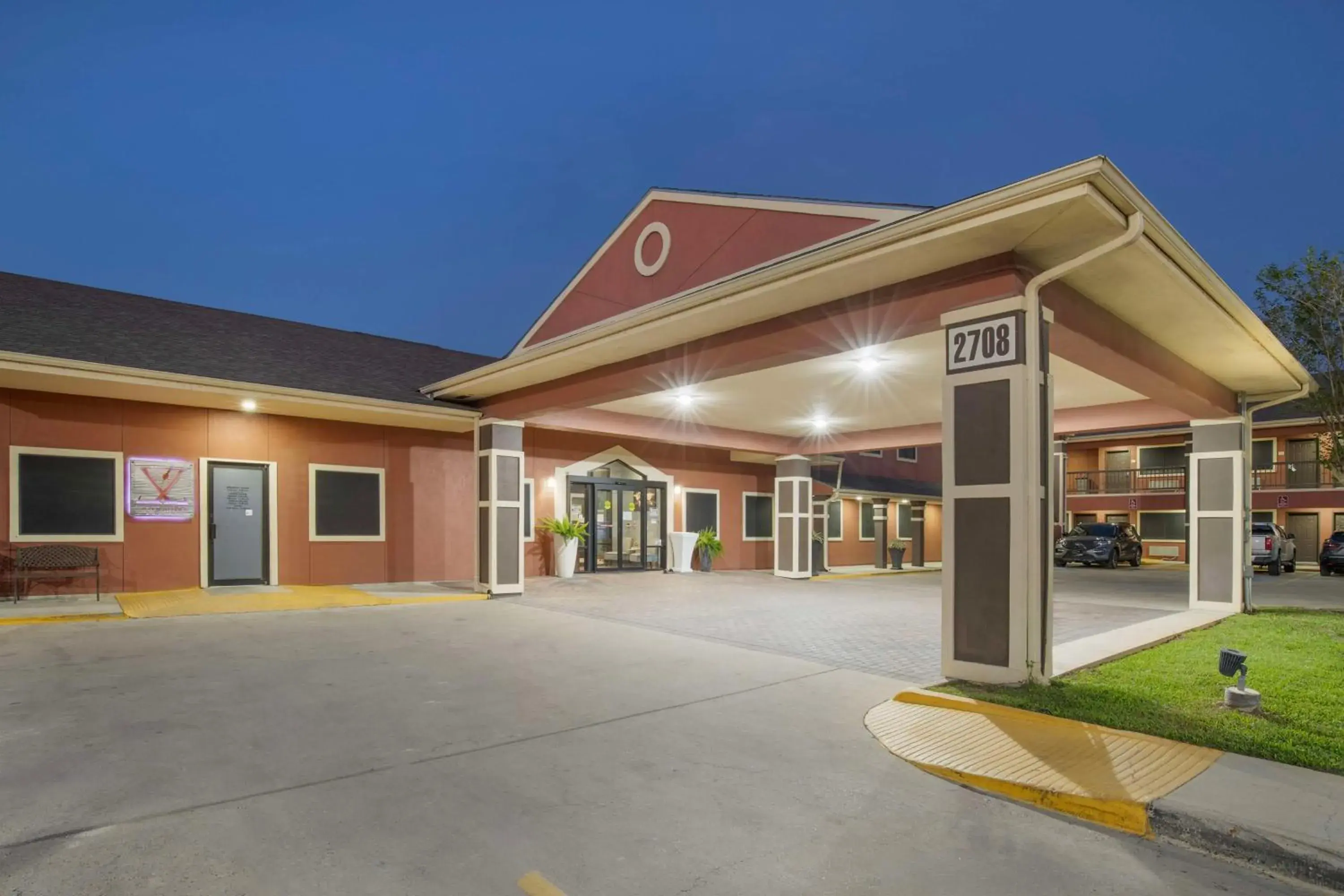 Property building in Best Western Plus Edinburg Inn & Suites Property building in Best Western Plus Edinburg Inn & Suites